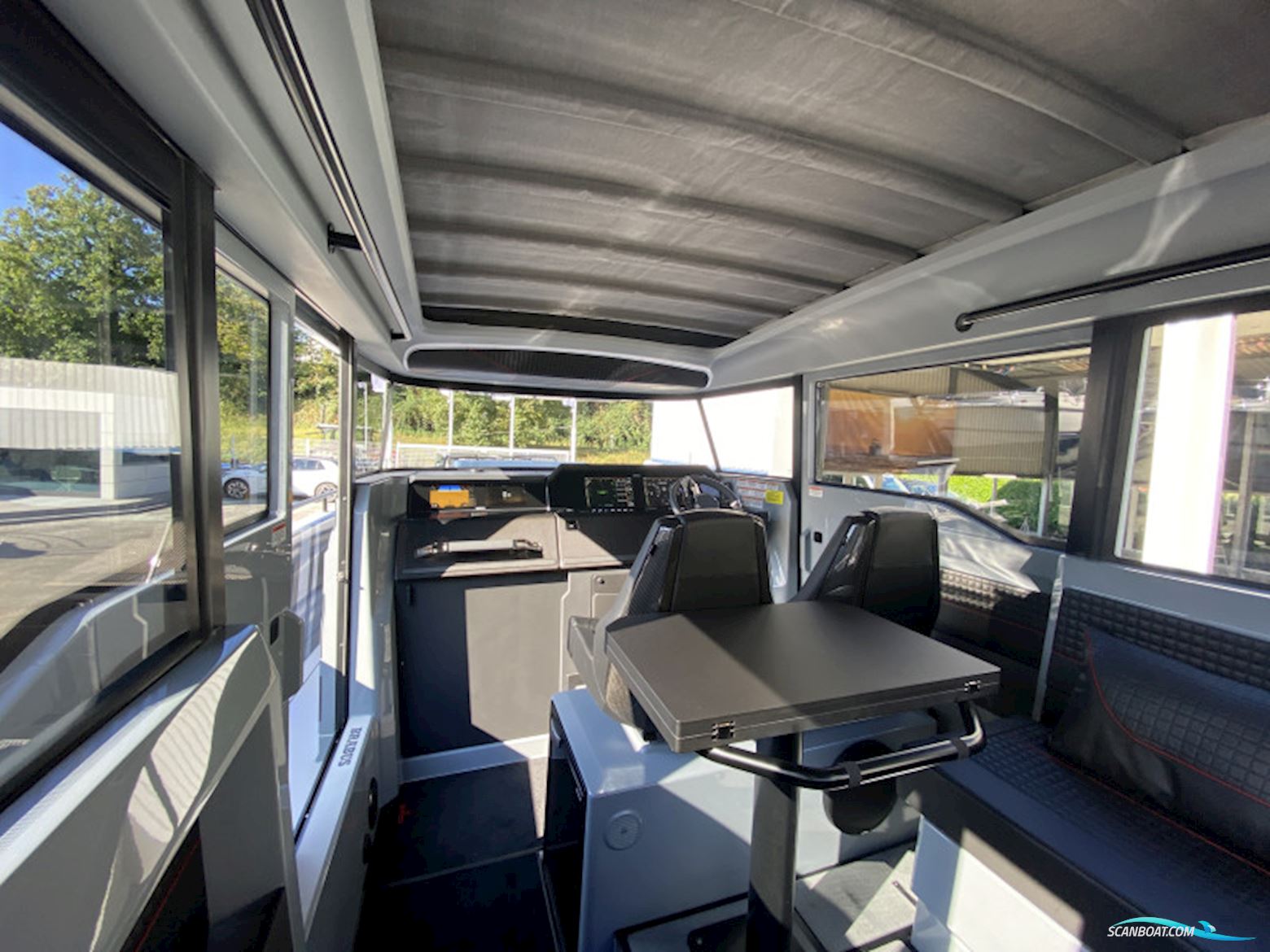 Axopar Brabus Shadow 900 Cross Cabin