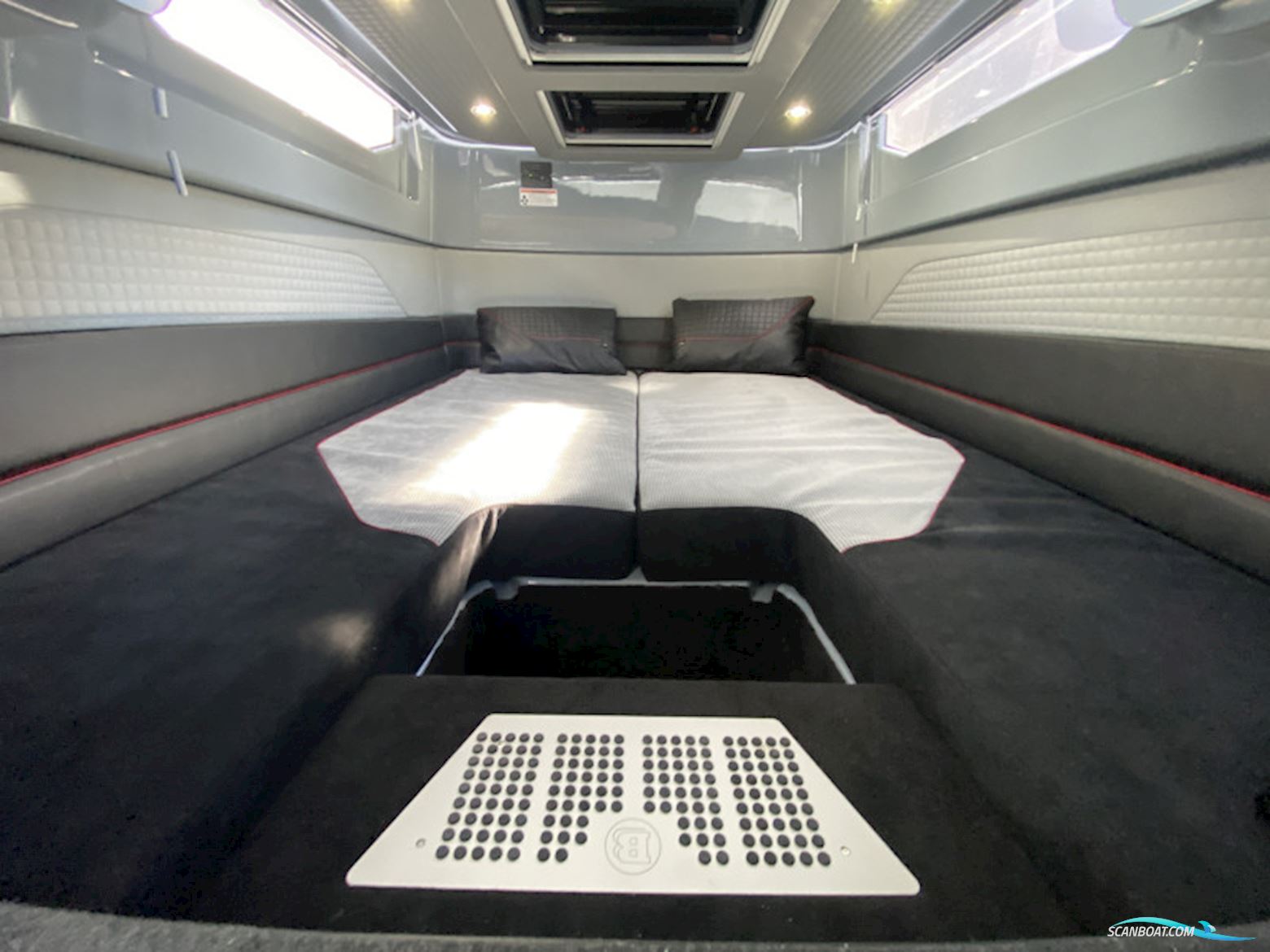 Axopar Brabus Shadow 900 Cross Cabin
