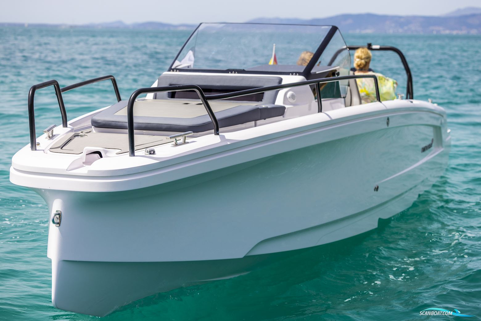 Axopar Yachts 25 Cross Bow