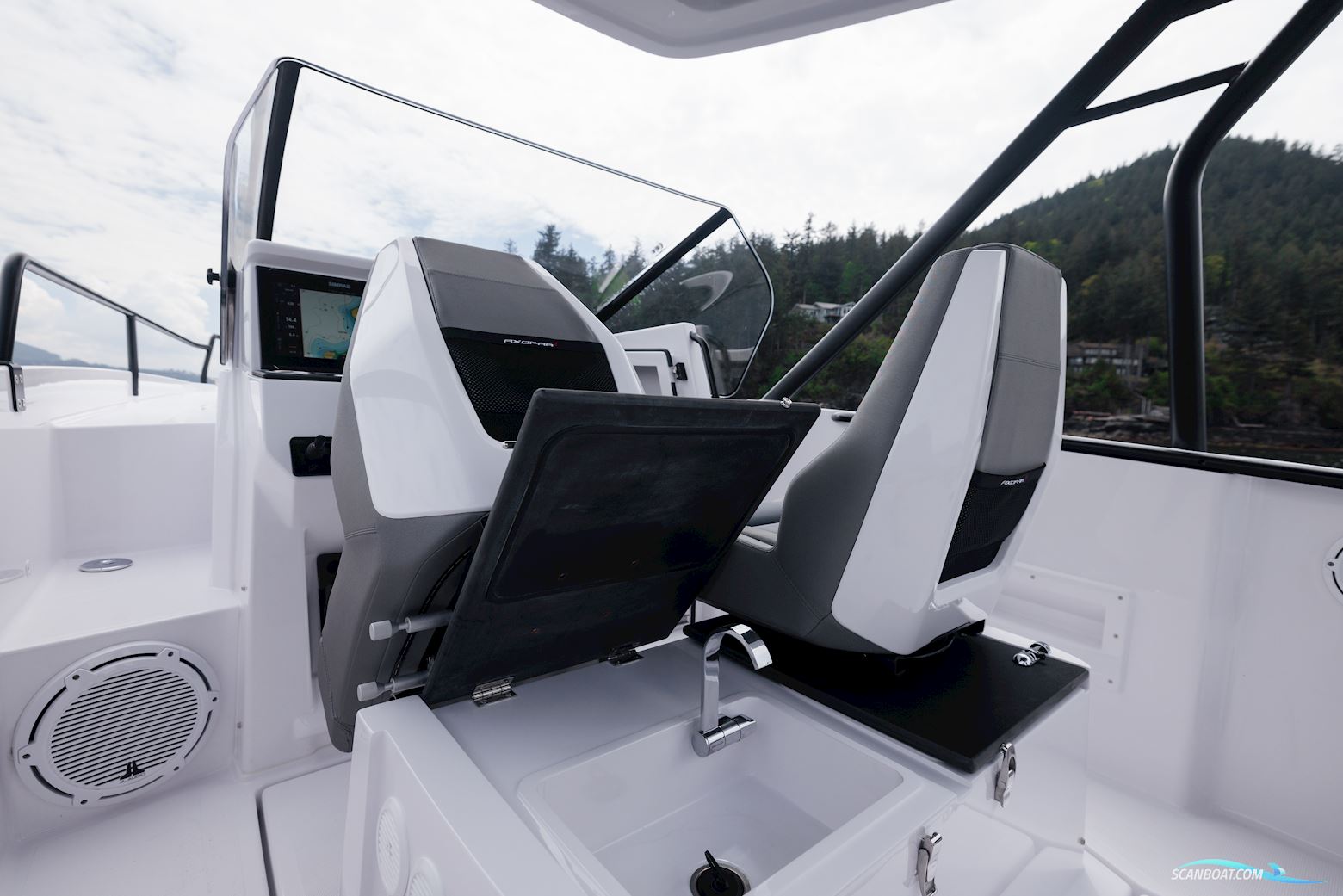 Axopar Yachts 25 Cross Top