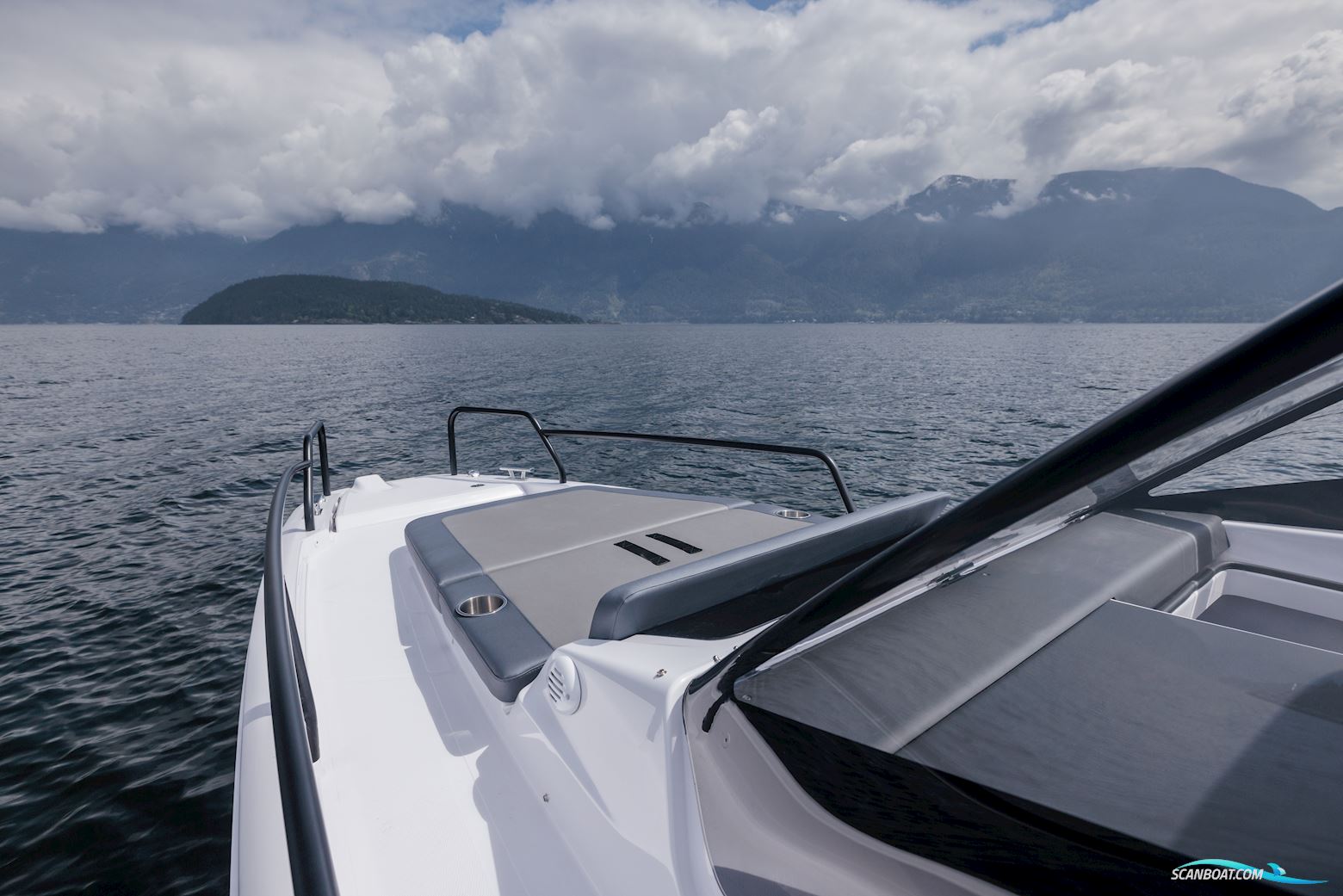 Axopar Yachts 25 Cross Top