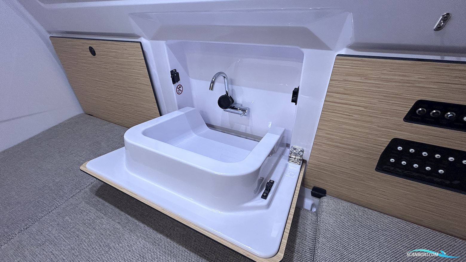 Axopar Yachts 29 Sun Top Mediterrana  Edition