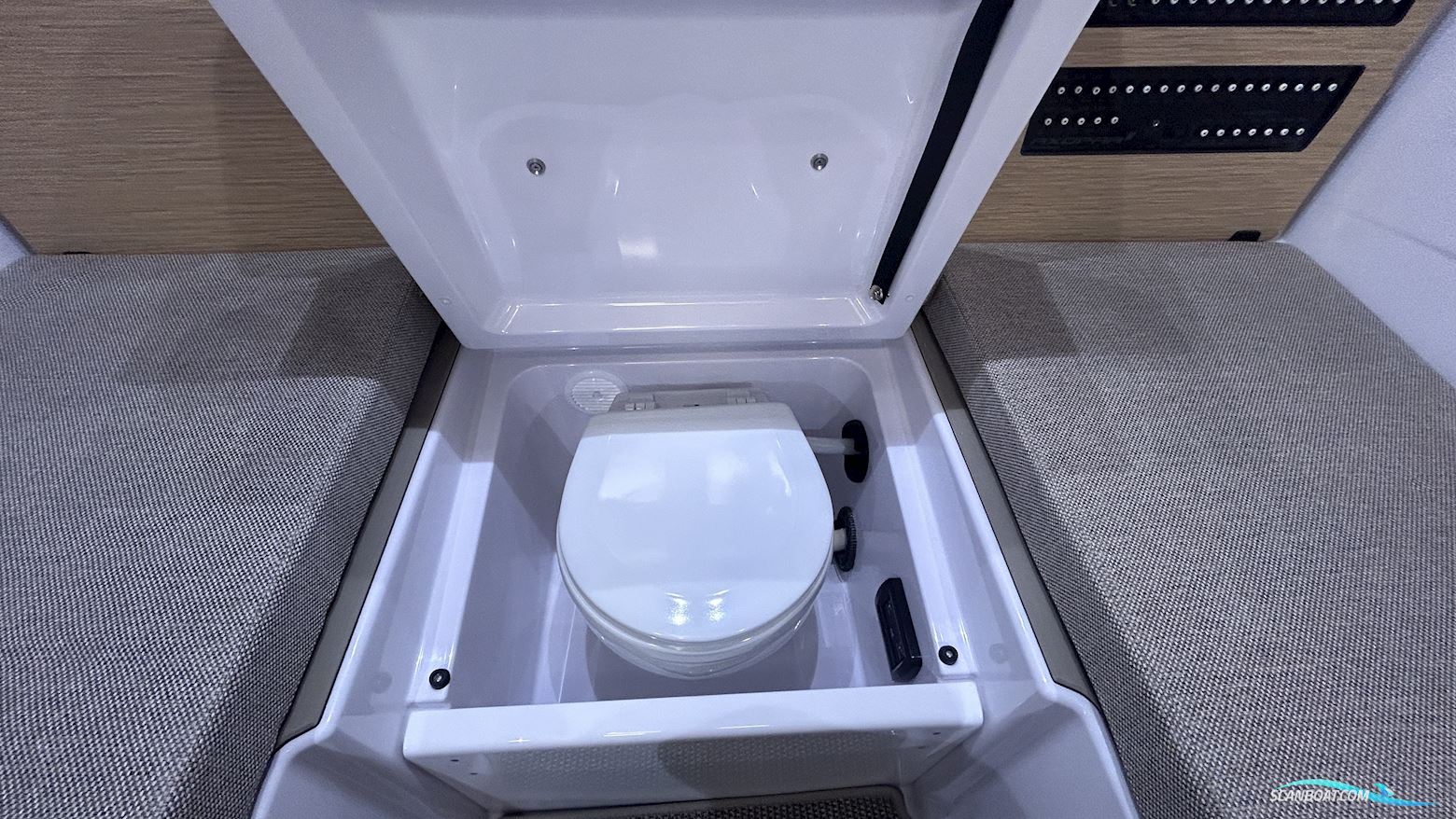 Axopar Yachts 29 Sun Top Mediterrana Edition