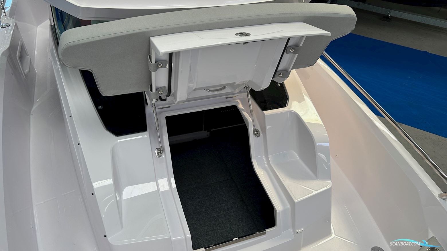 Axopar Yachts 29 XC Cross Cabin