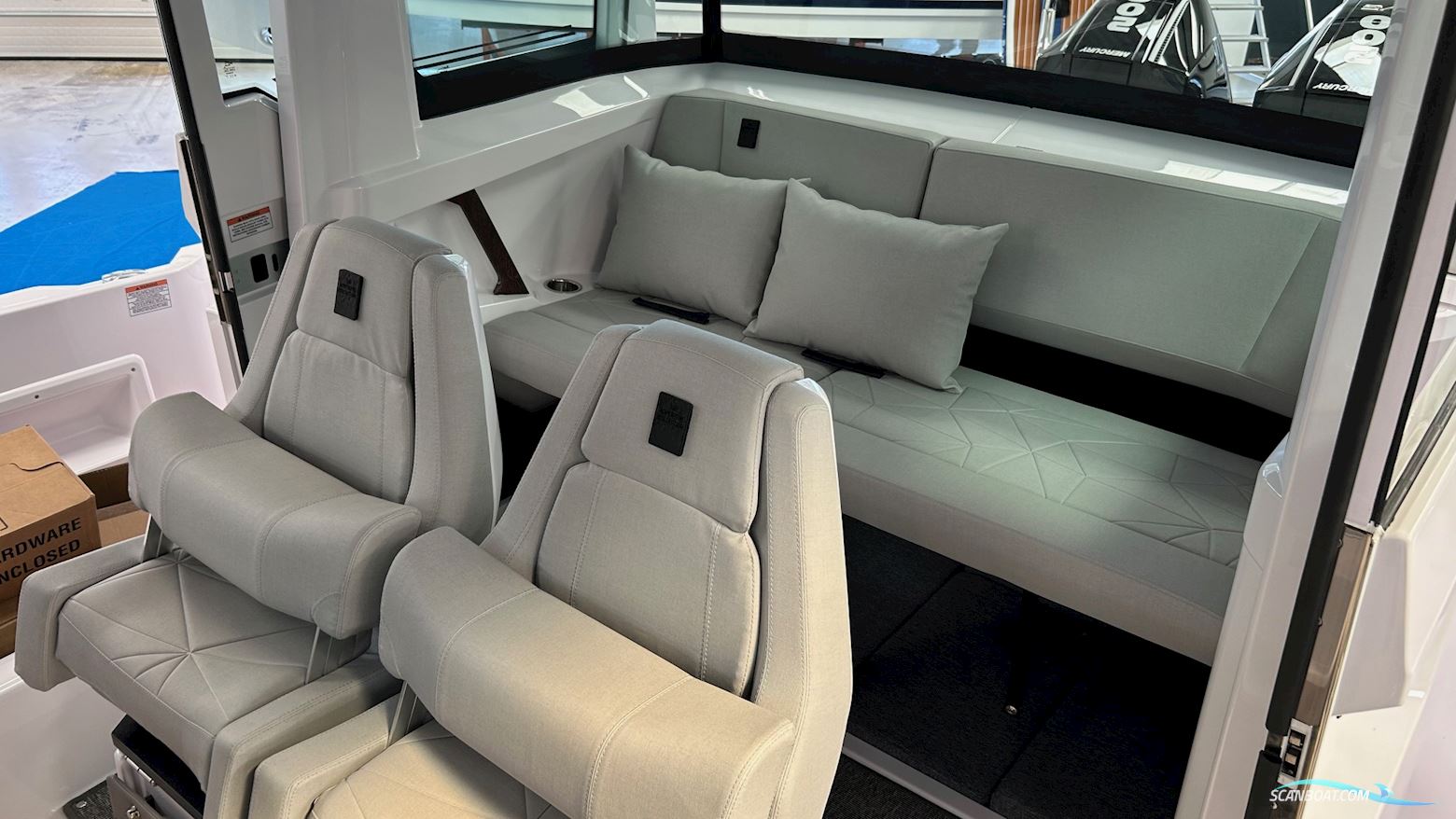 Axopar Yachts 29 XC Cross Cabin