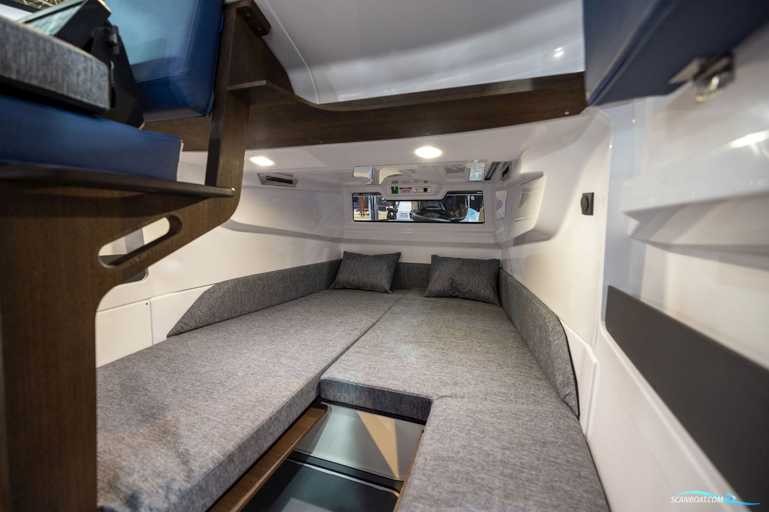 Axopar Yachts 29 XC Cross Cabin