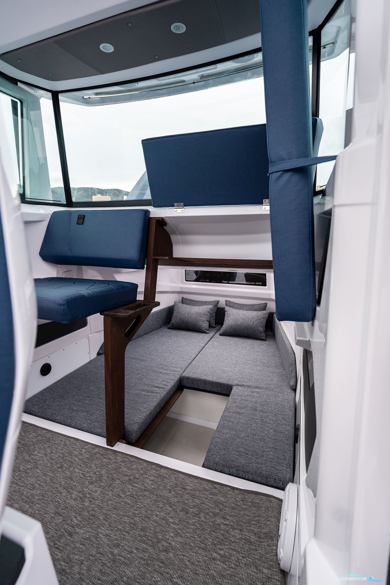 Axopar Yachts 29 XC Cross Cabin