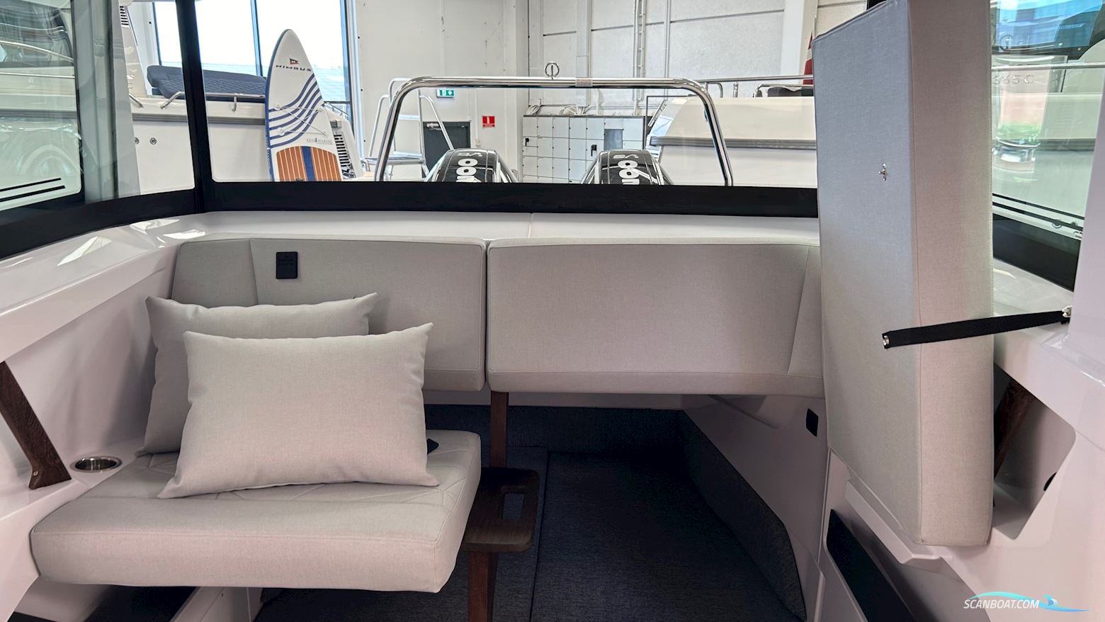 Axopar Yachts 29 XC Cross Cabin