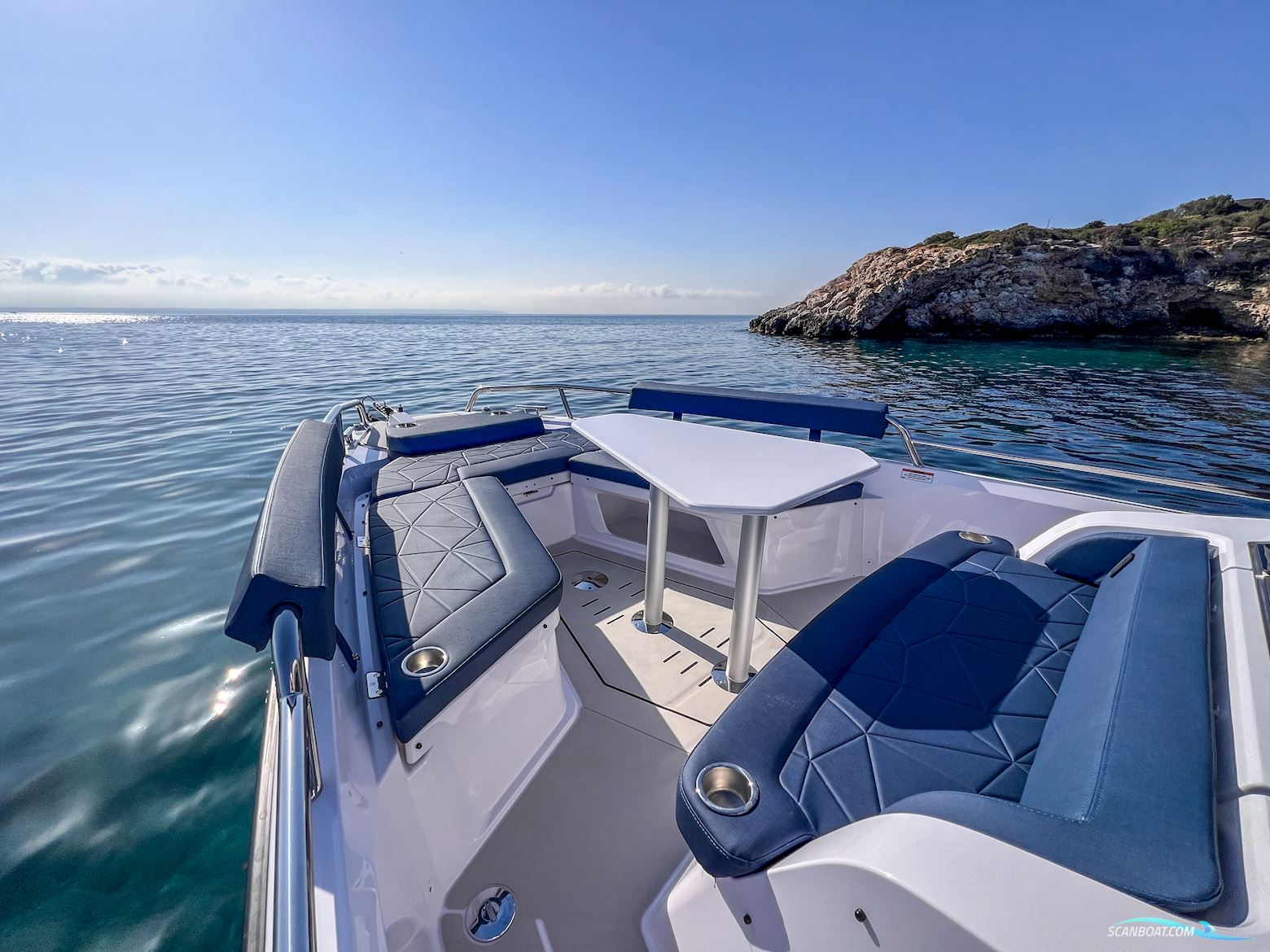 Axopar Yachts 29 XC Cross Cabin