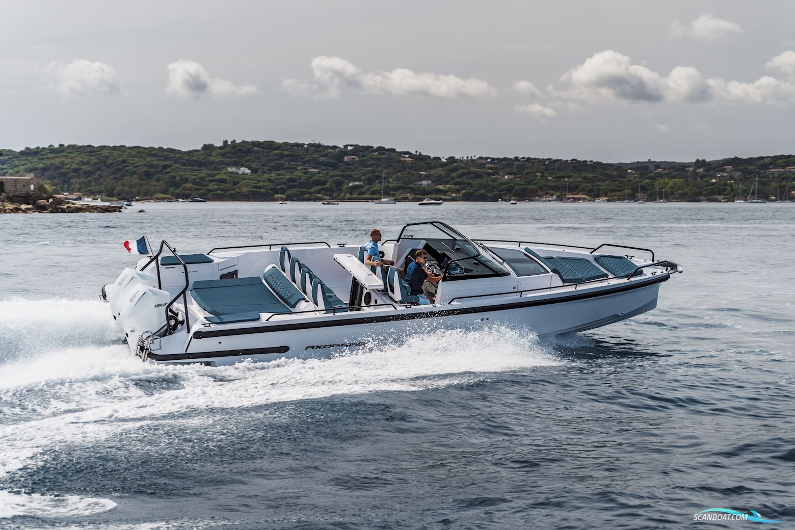 Axopar Yachts 37 Spyder