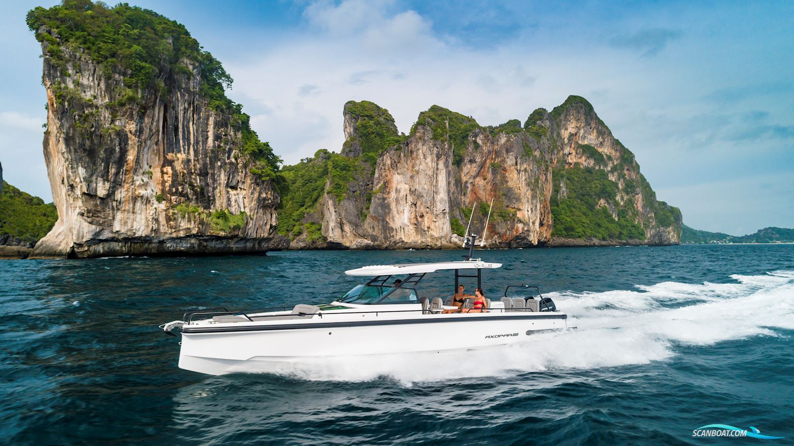 Axopar Yachts 37 Sun-Top Motorboot 2025, mit 2 x 300 Mercury Verado motor, Dänemark