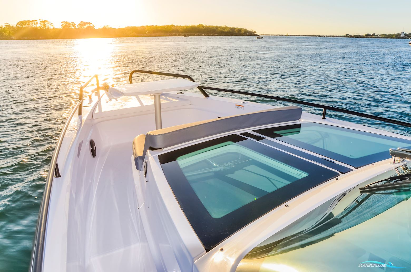 Axopar Yachts 37 Sun-Top