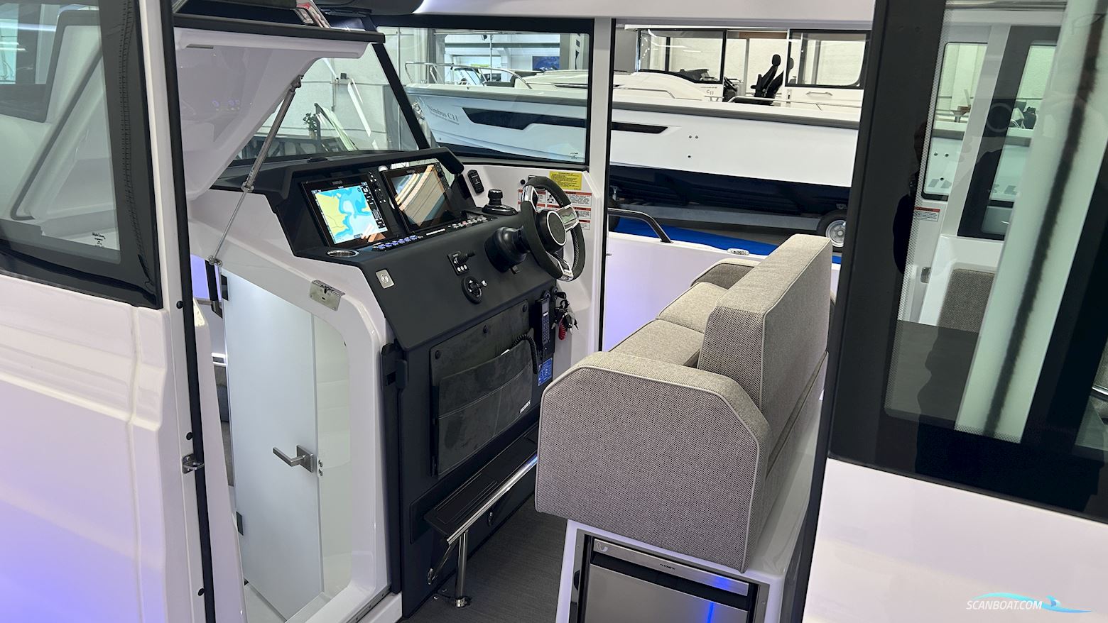 Axopar Yachts 37 XC Cross Cabin