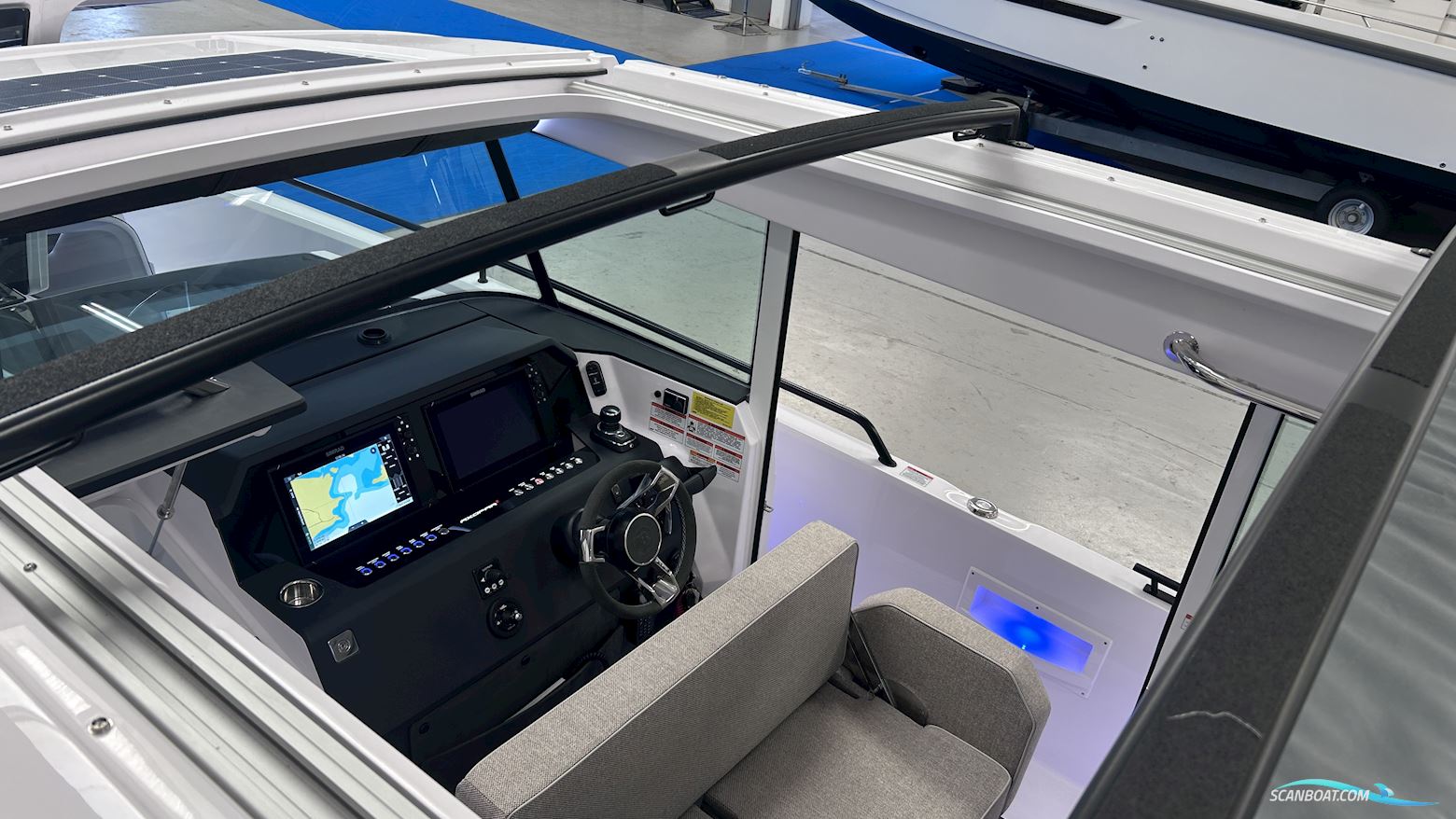 Axopar Yachts 37 XC Cross Cabin