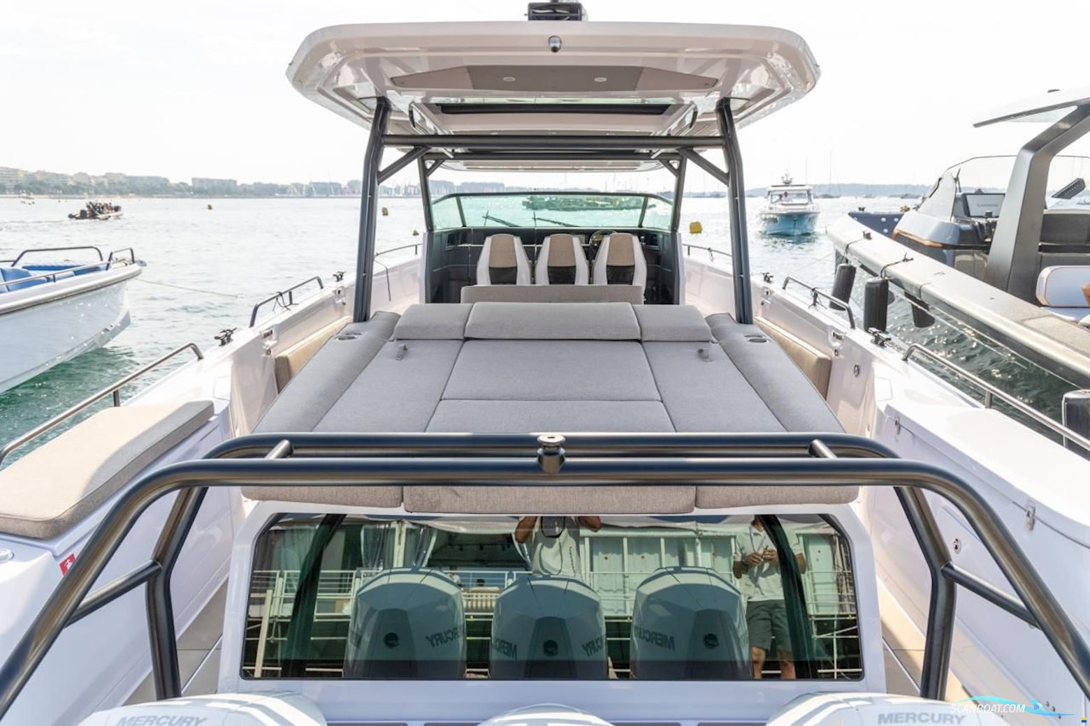 Axopar Yachts 45 Sun-Top