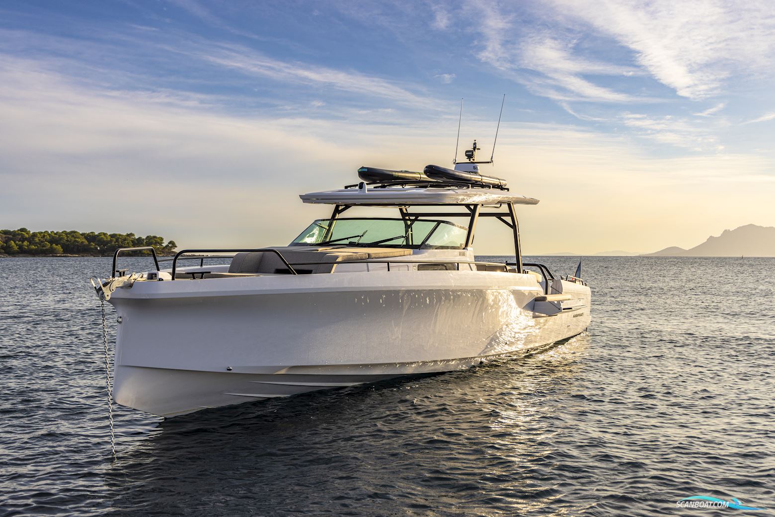 Axopar Yachts 45 Sun-Top