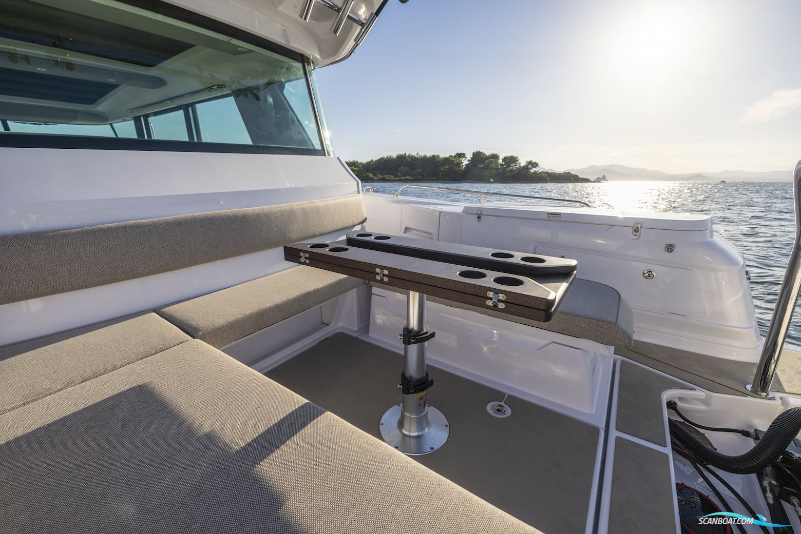 Axopar Yachts 45 XC Cross cabin