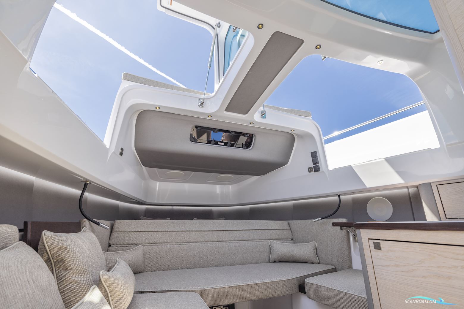 Axopar Yachts 45 XC Cross cabin