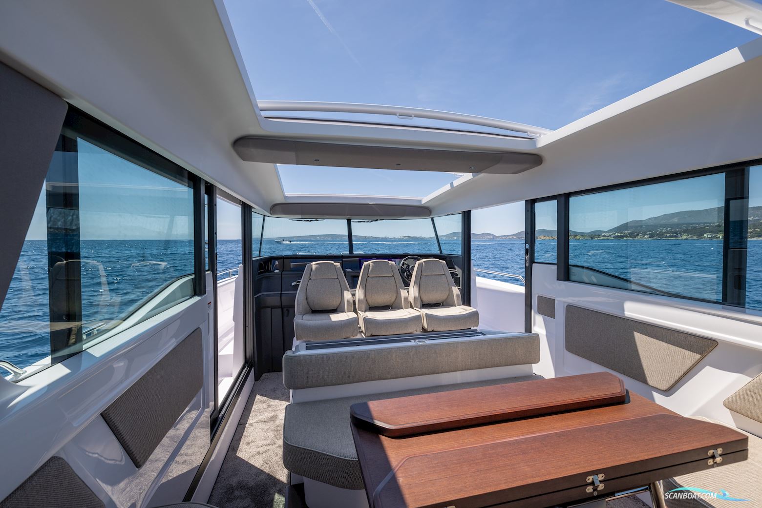 Axopar Yachts 45 XC Cross cabin