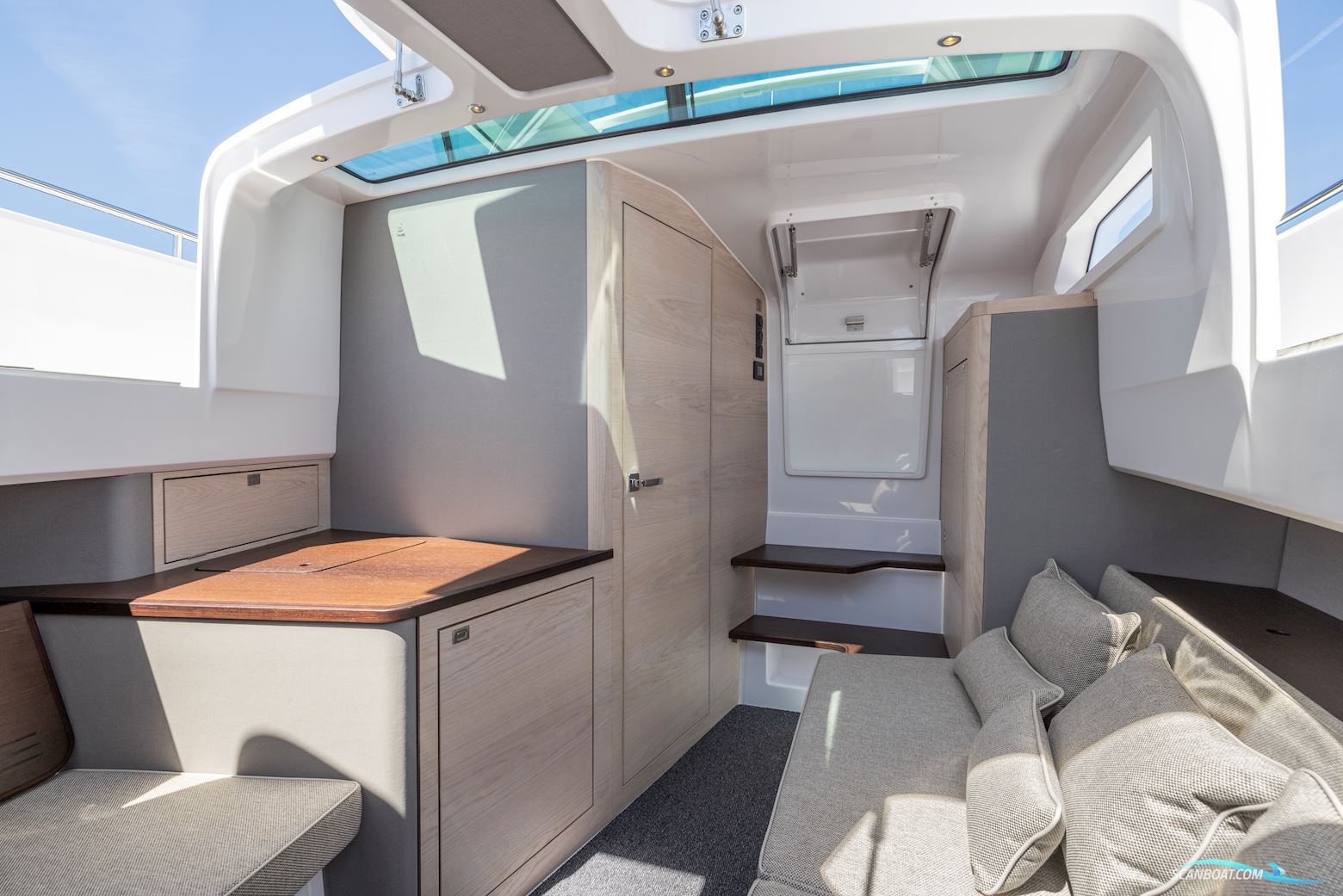 Axopar Yachts 45 XC Cross cabin