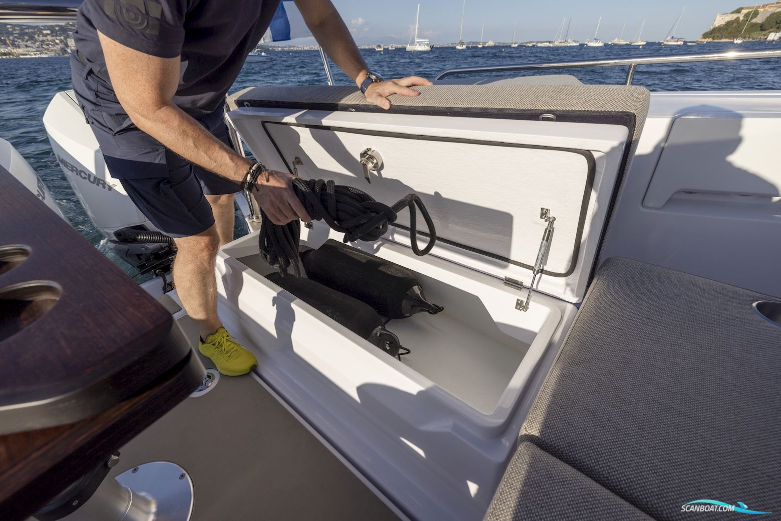 Axopar Yachts 45 XC Cross cabin