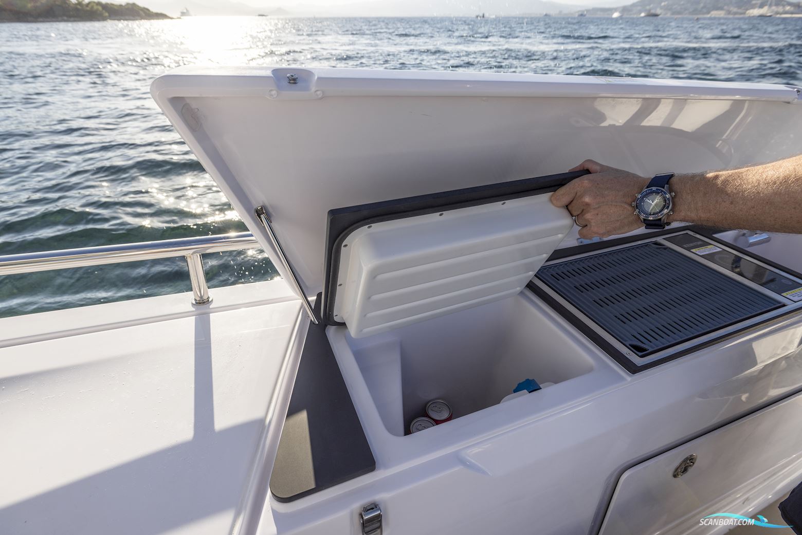 Axopar Yachts 45 XC Cross cabin