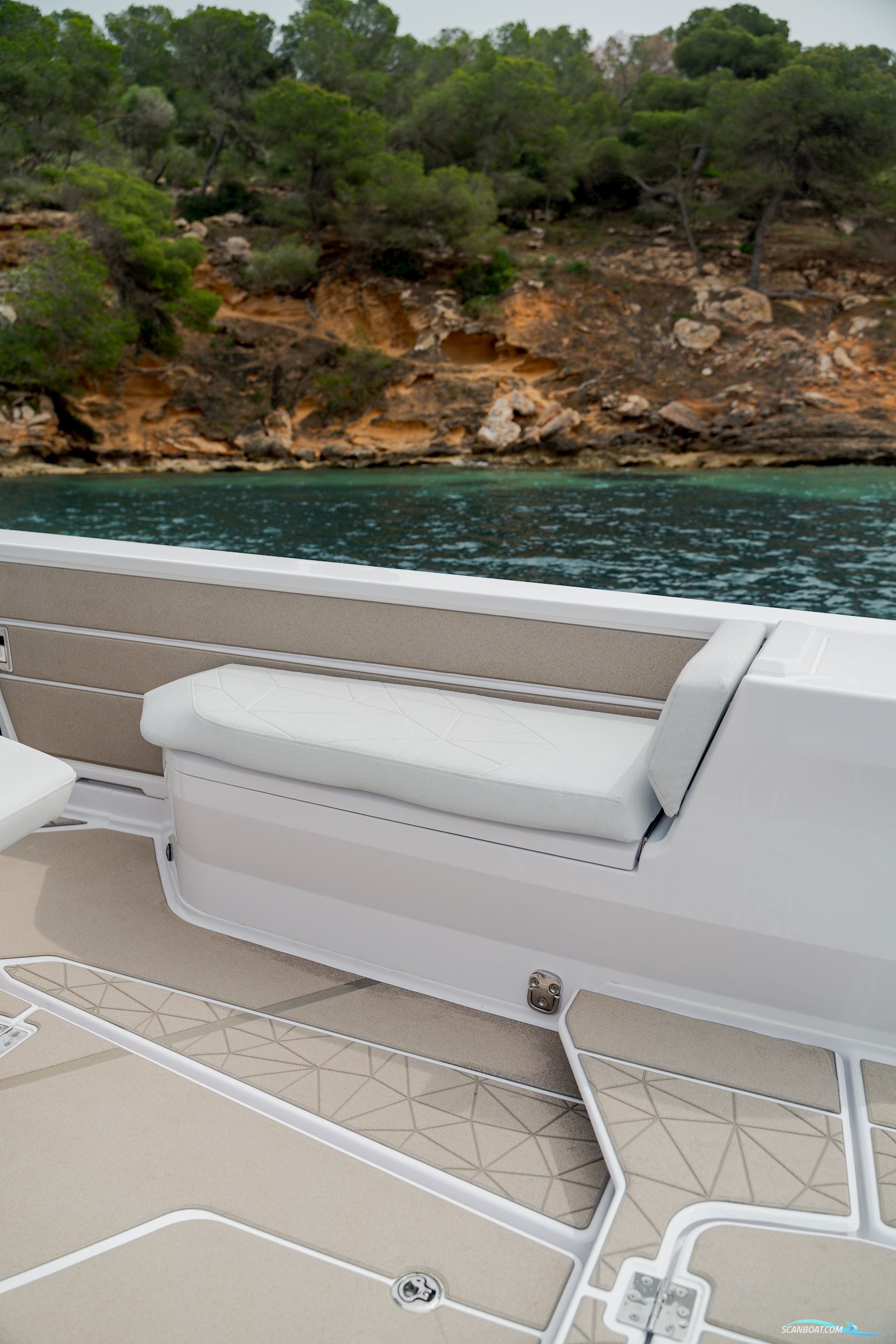 Axopar Yachts Axopar 38 Suntop