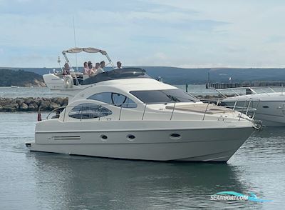 Azimut 42 Motorboot 2005, mit Caterpillar motor, England