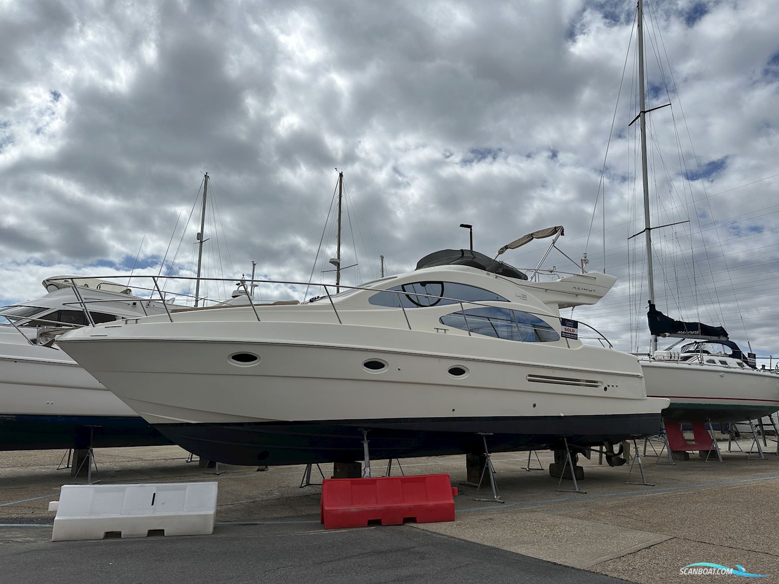 Azimut 42