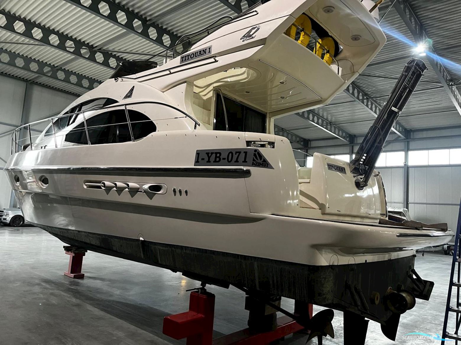 Azimut 42