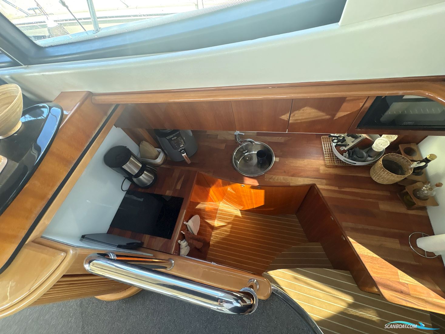 Azimut 46