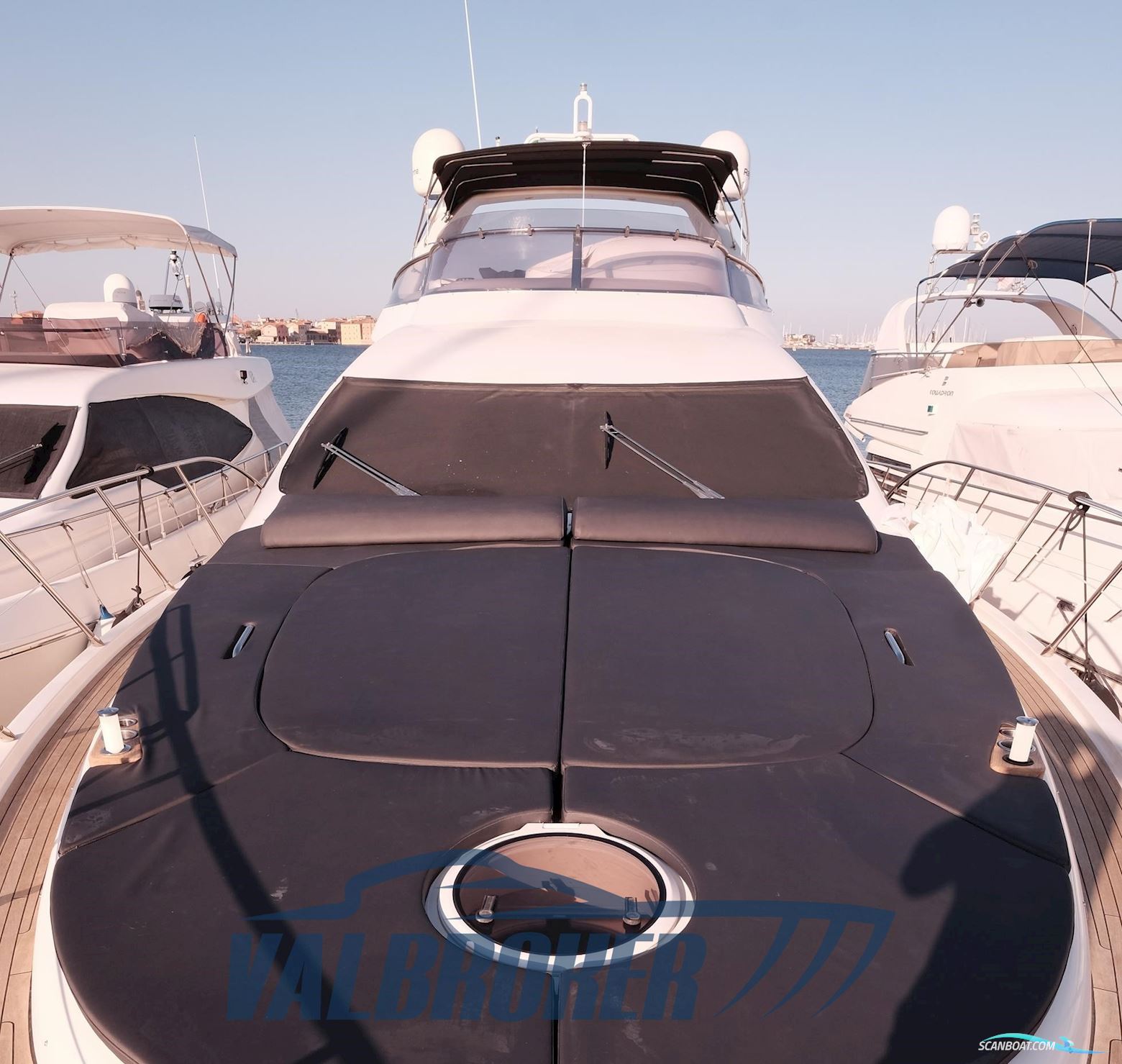Azimut 68