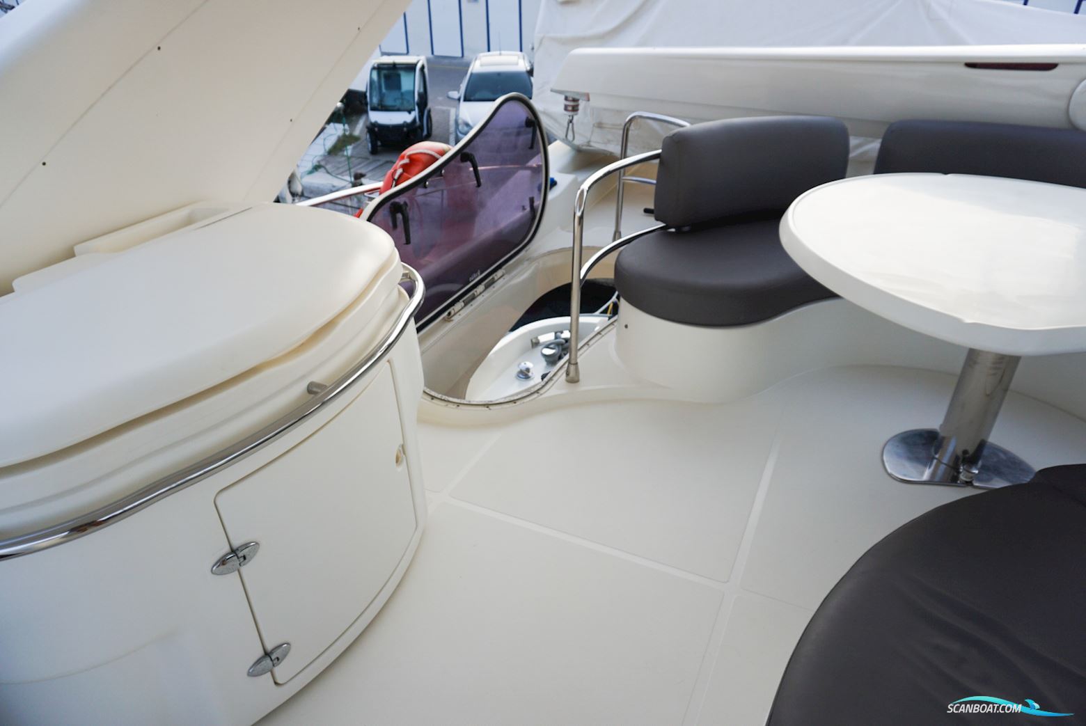 Azimut 68