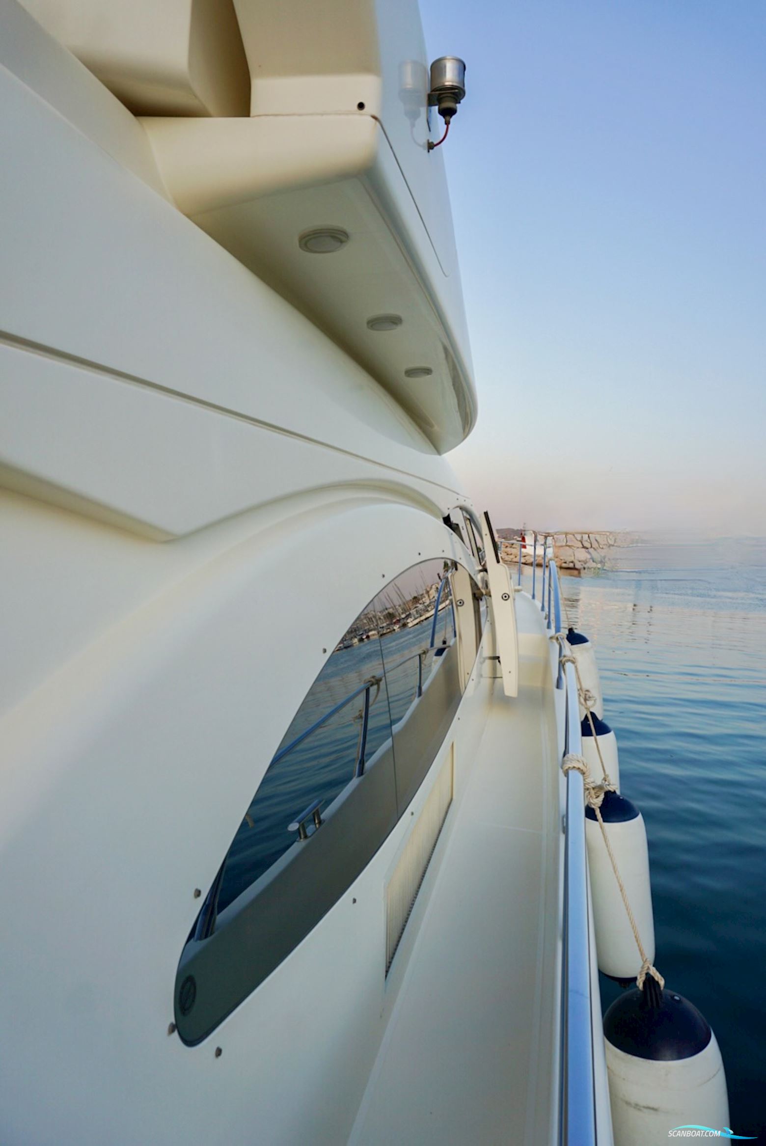 Azimut 68