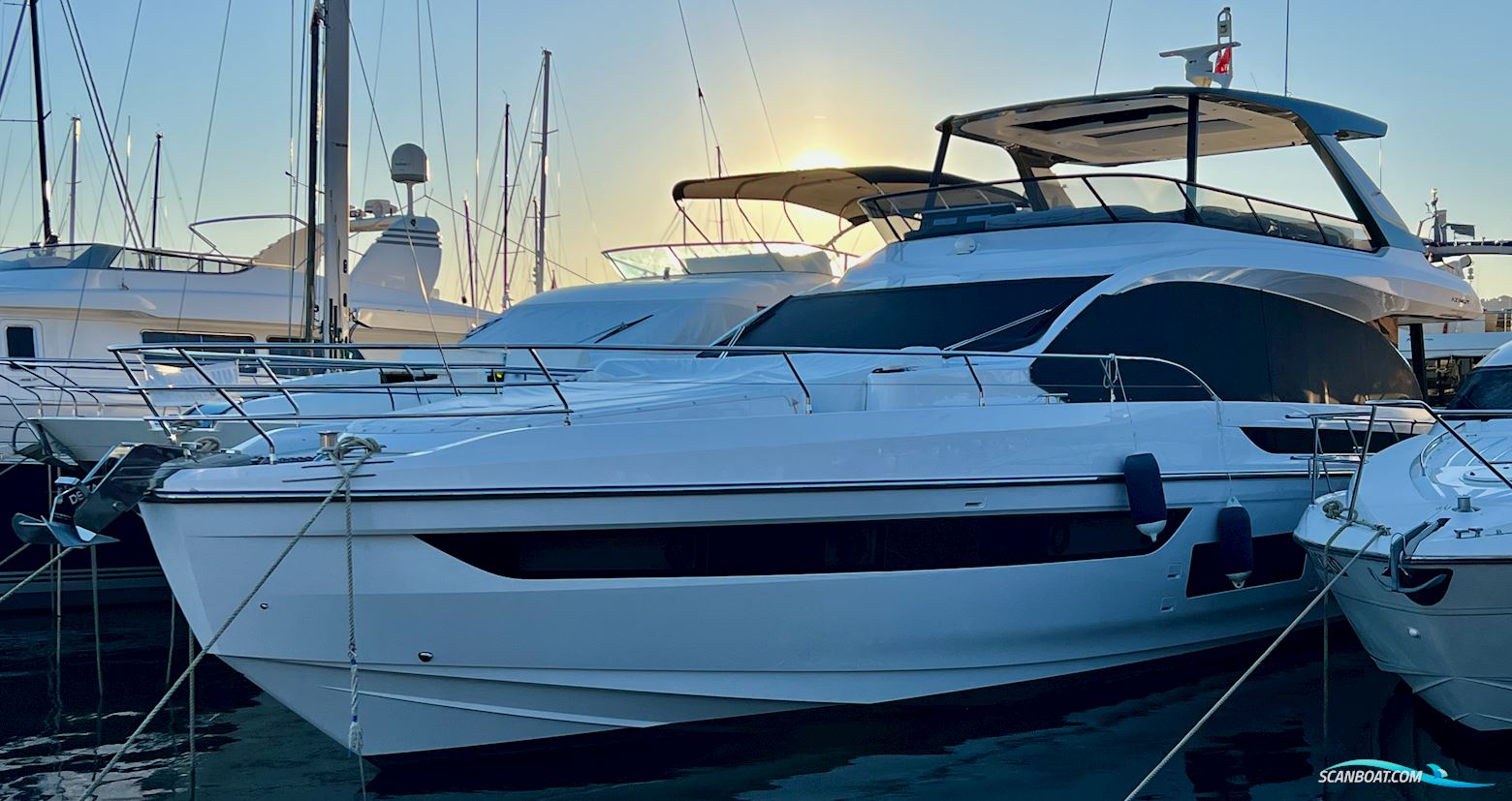 Azimut 72 Motorboot 2024, mit 1400 Hp Man 12V Diesel motor, Italien