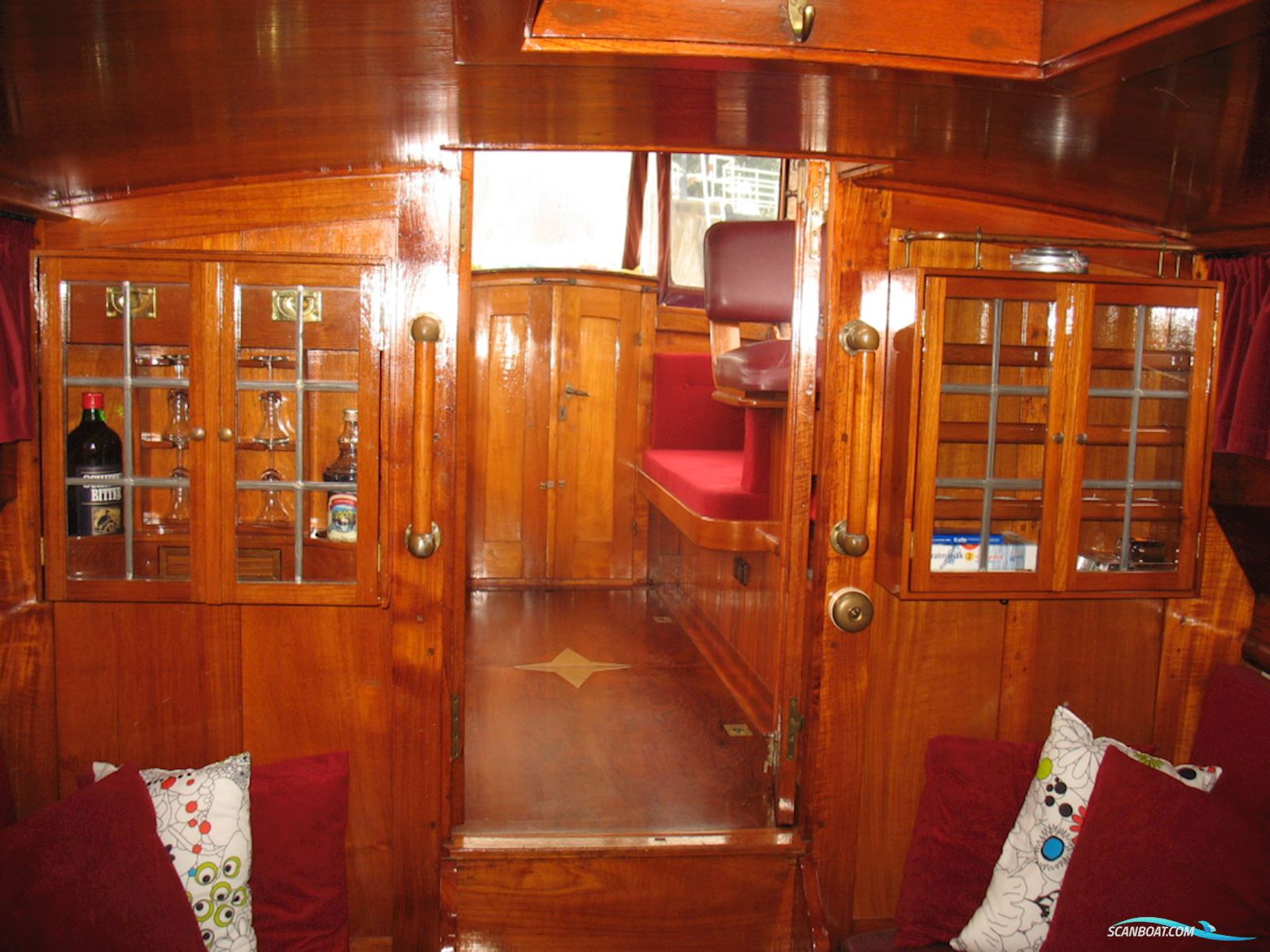 Bakdekker  Met kofferdek en achterkajuit