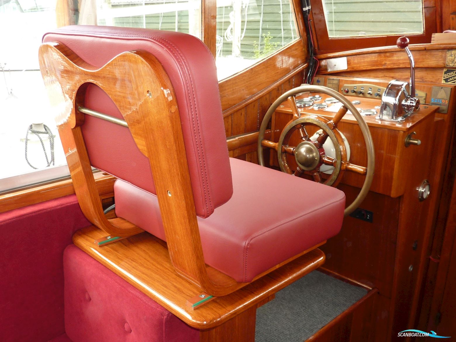 Bakdekker Met Kofferdek en Achterkajuit