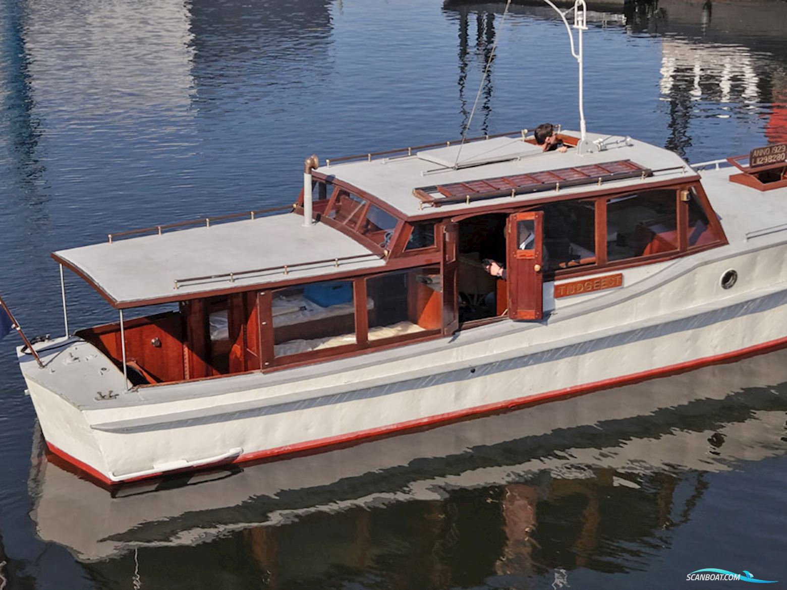 Bakdeksalonkruiser 11.20