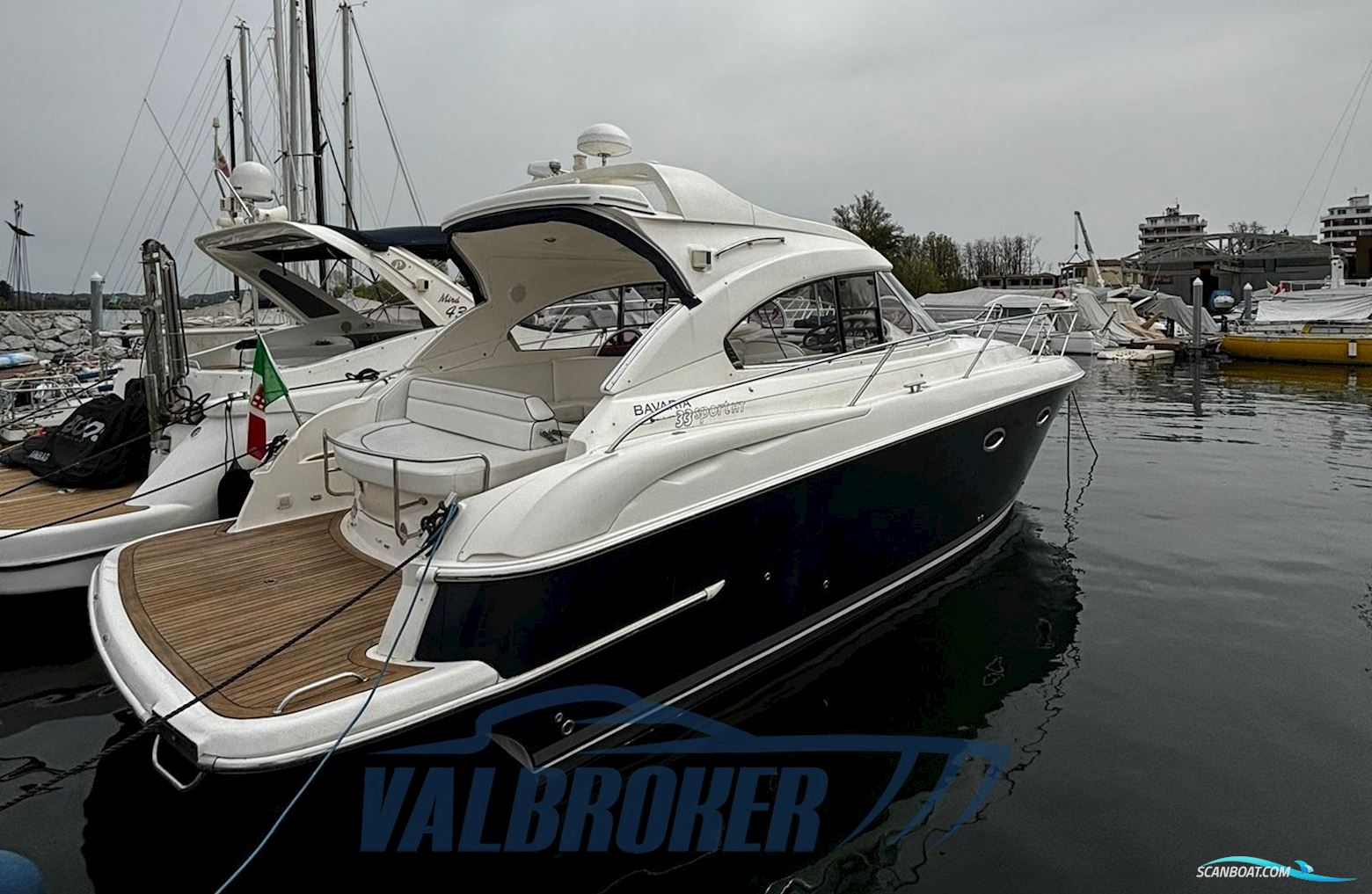 Bavaria 33 Sport Motorboot 2007, mit Volvo Penta 5.7 Gxi motor, Italien