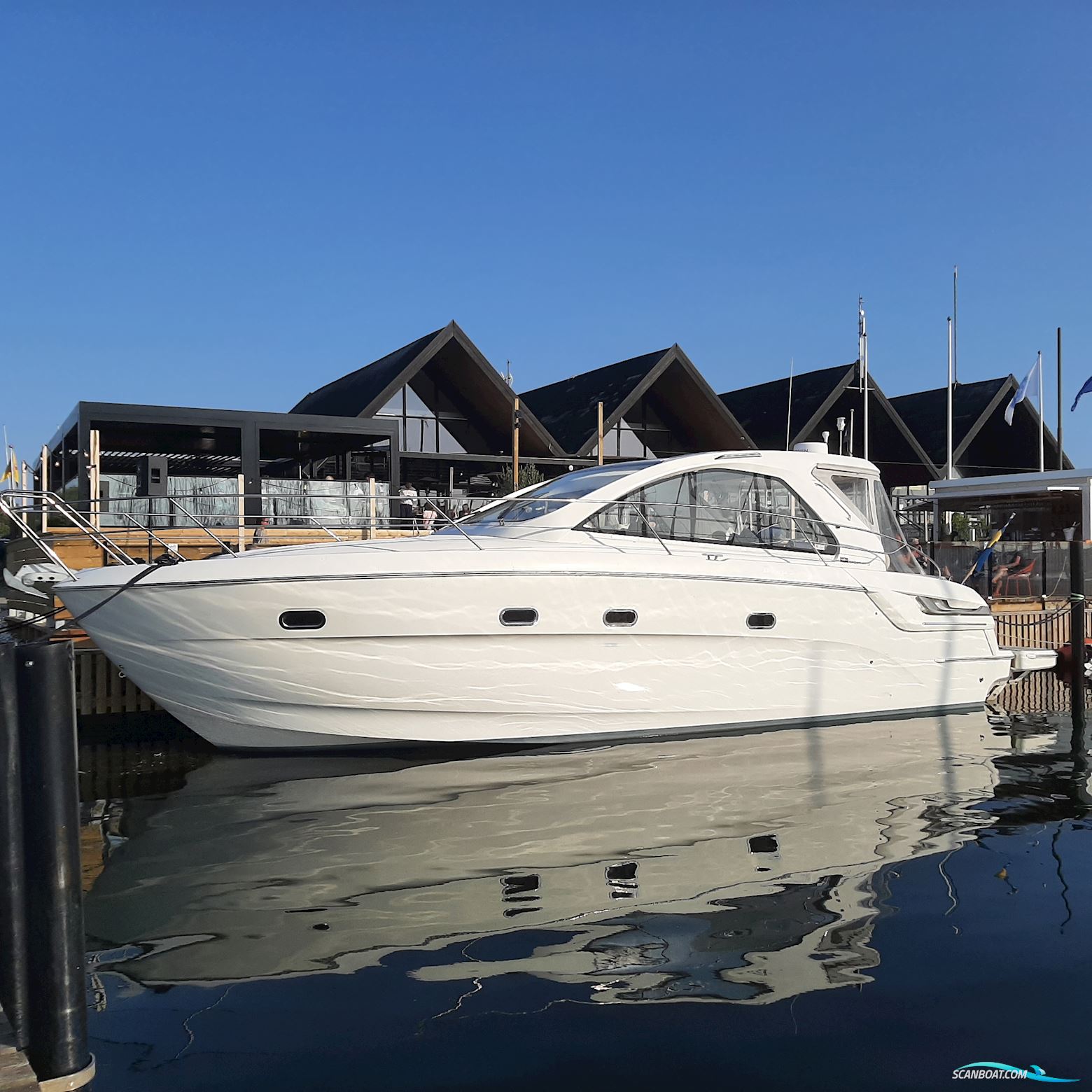 Bavaria 38 Sport Ht Motorboot 2011, mit Volvo Penta motor, Sweden