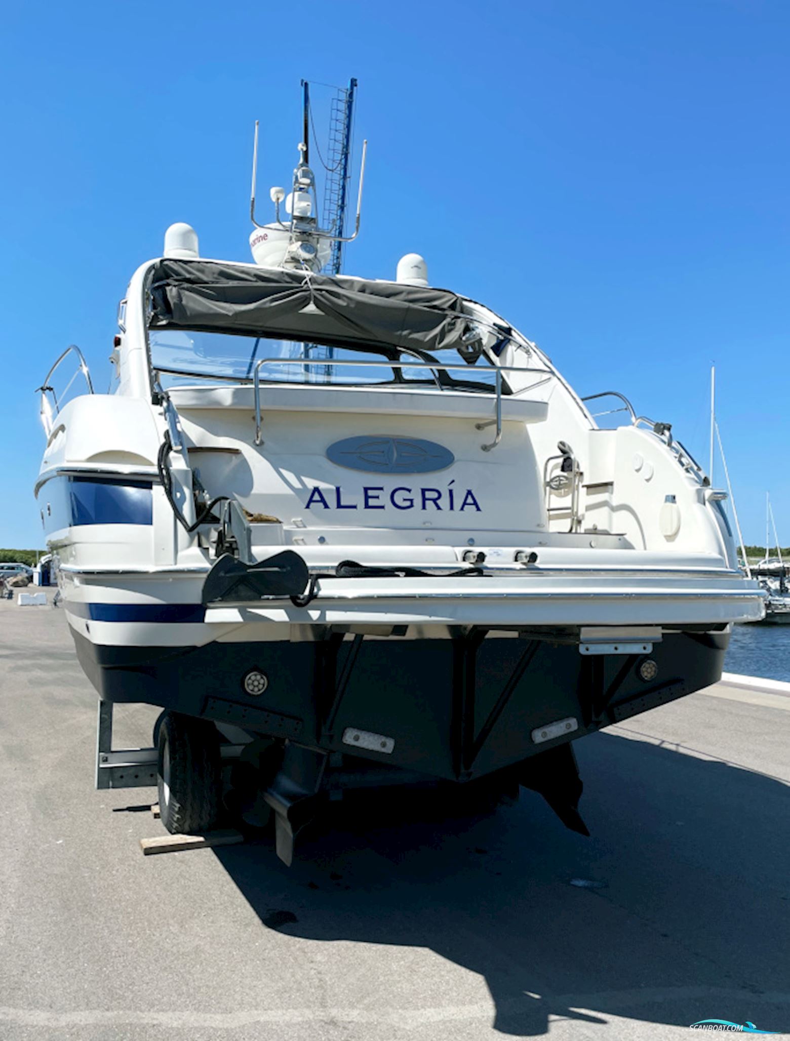 Bavaria 38 Sport Volvo Penta IPS-400 Joystick control