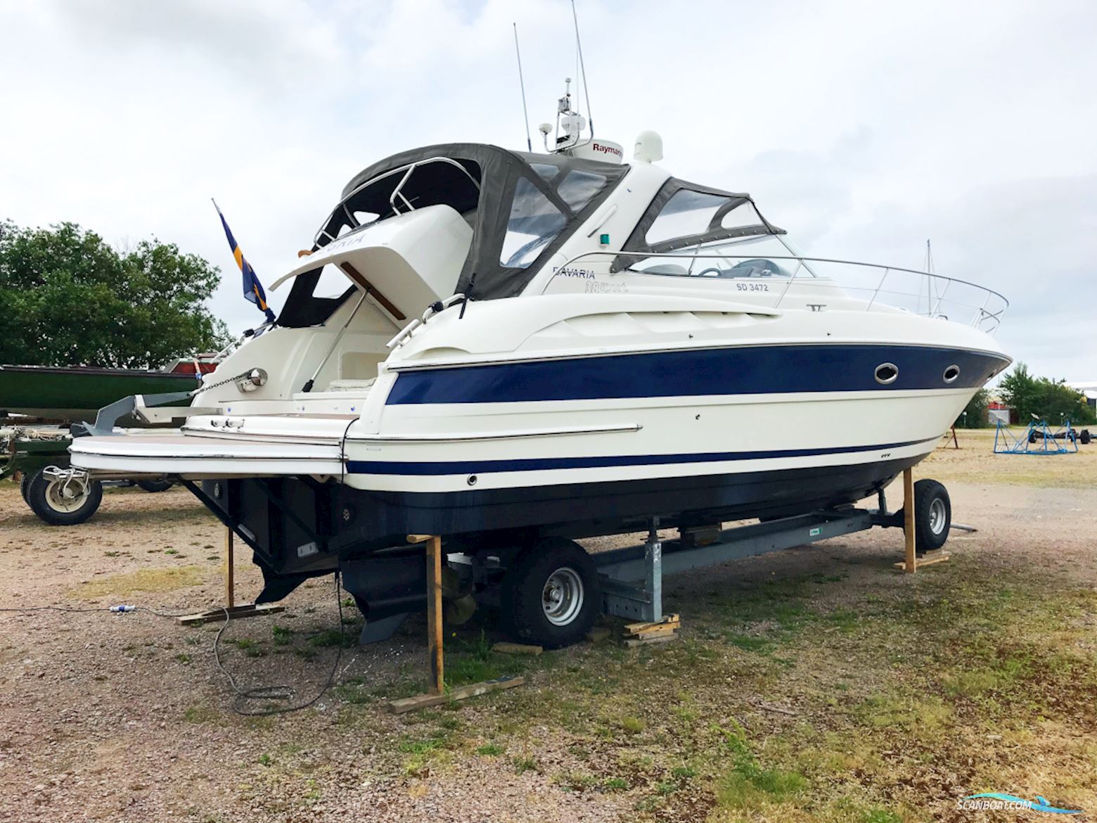 Bavaria 38 Sport Volvo Penta IPS-400 Joystick control
