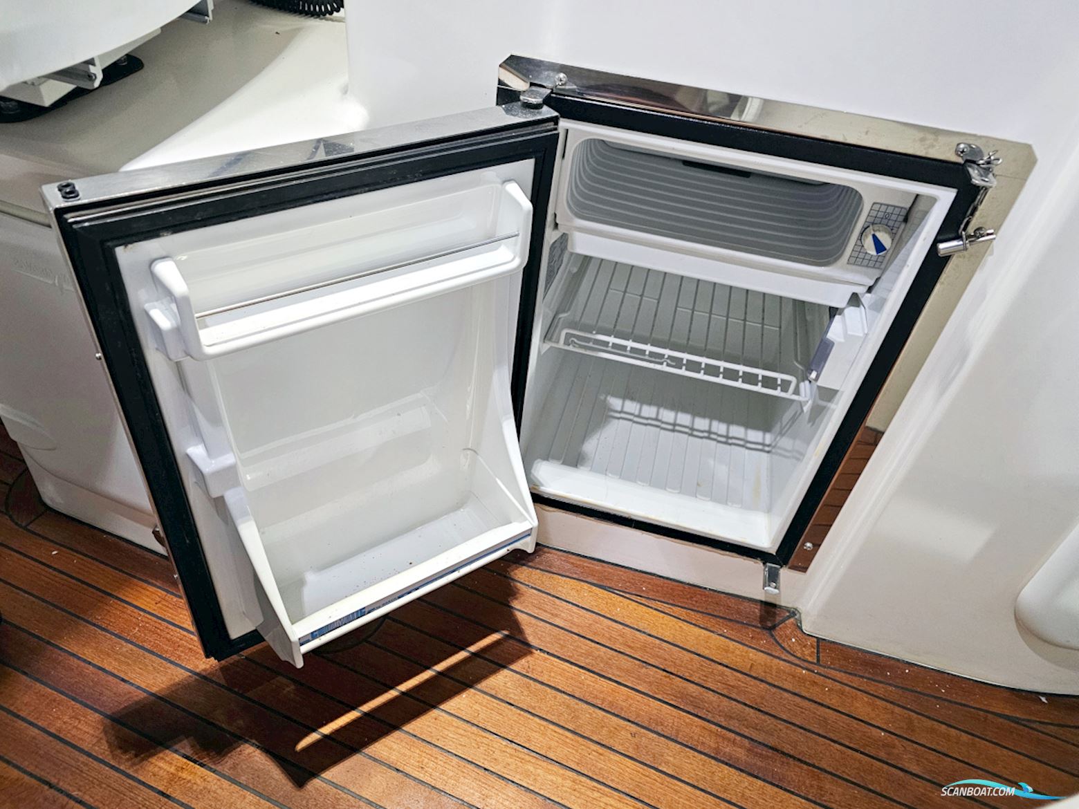 Bavaria 38 Sport Volvo Penta IPS-400 Joystick control