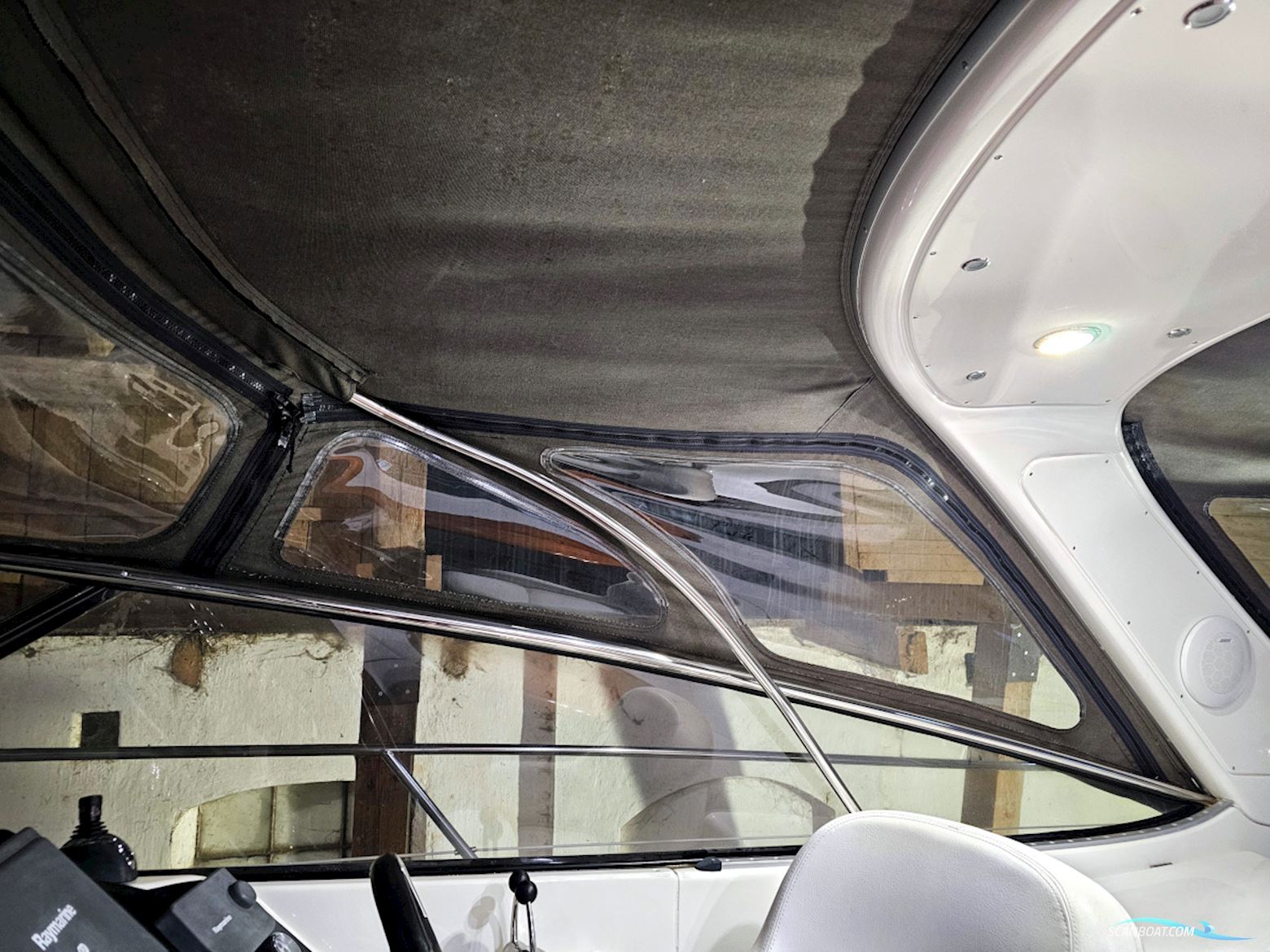 Bavaria 38 Sport Volvo Penta IPS-400 Joystick control