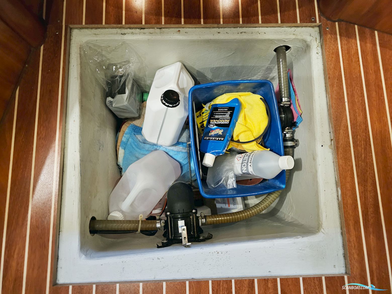 Bavaria 38 Sport Volvo Penta IPS-400 Joystick control