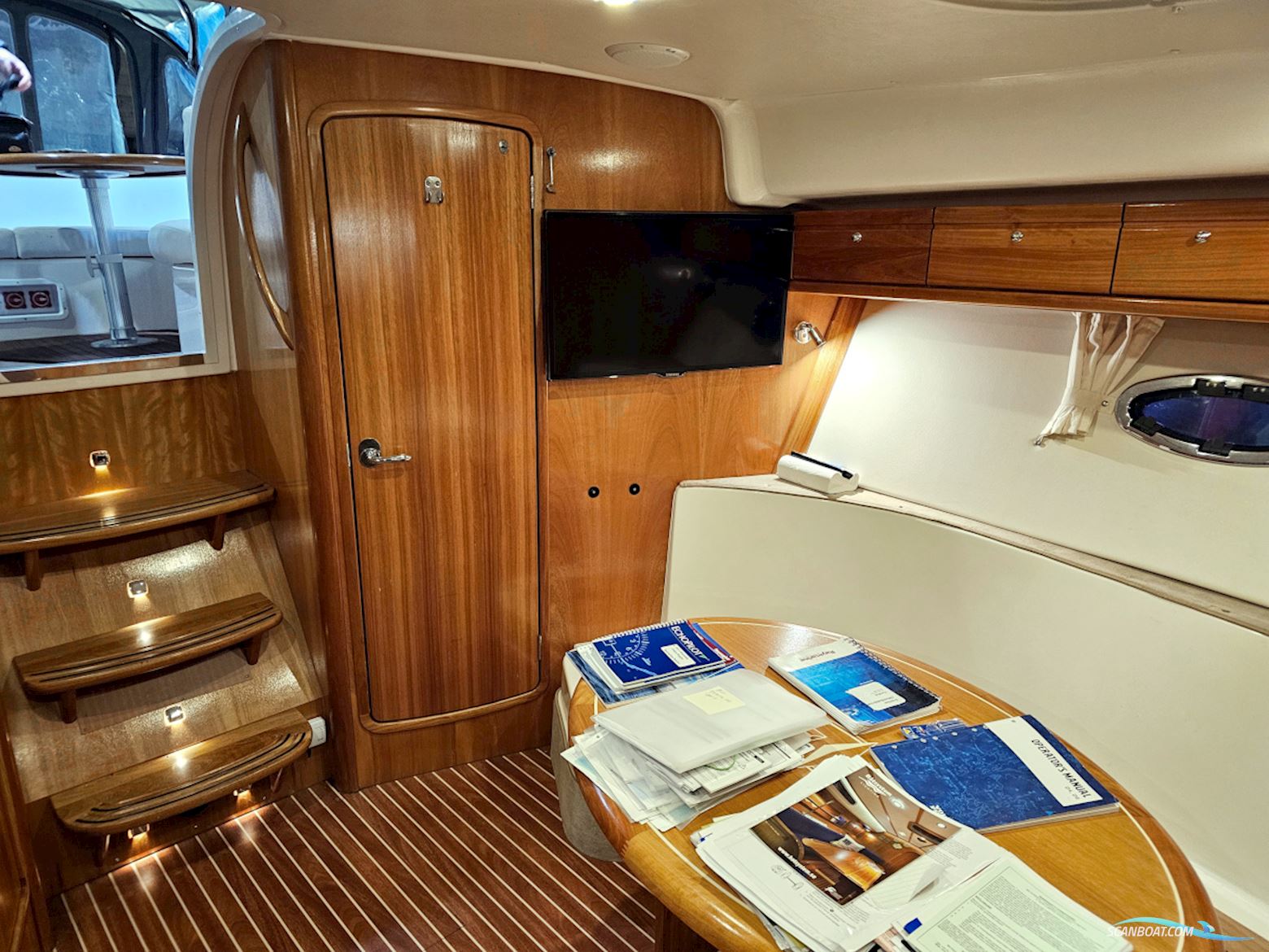 Bavaria 38 Sport Volvo Penta IPS-400 Joystick control