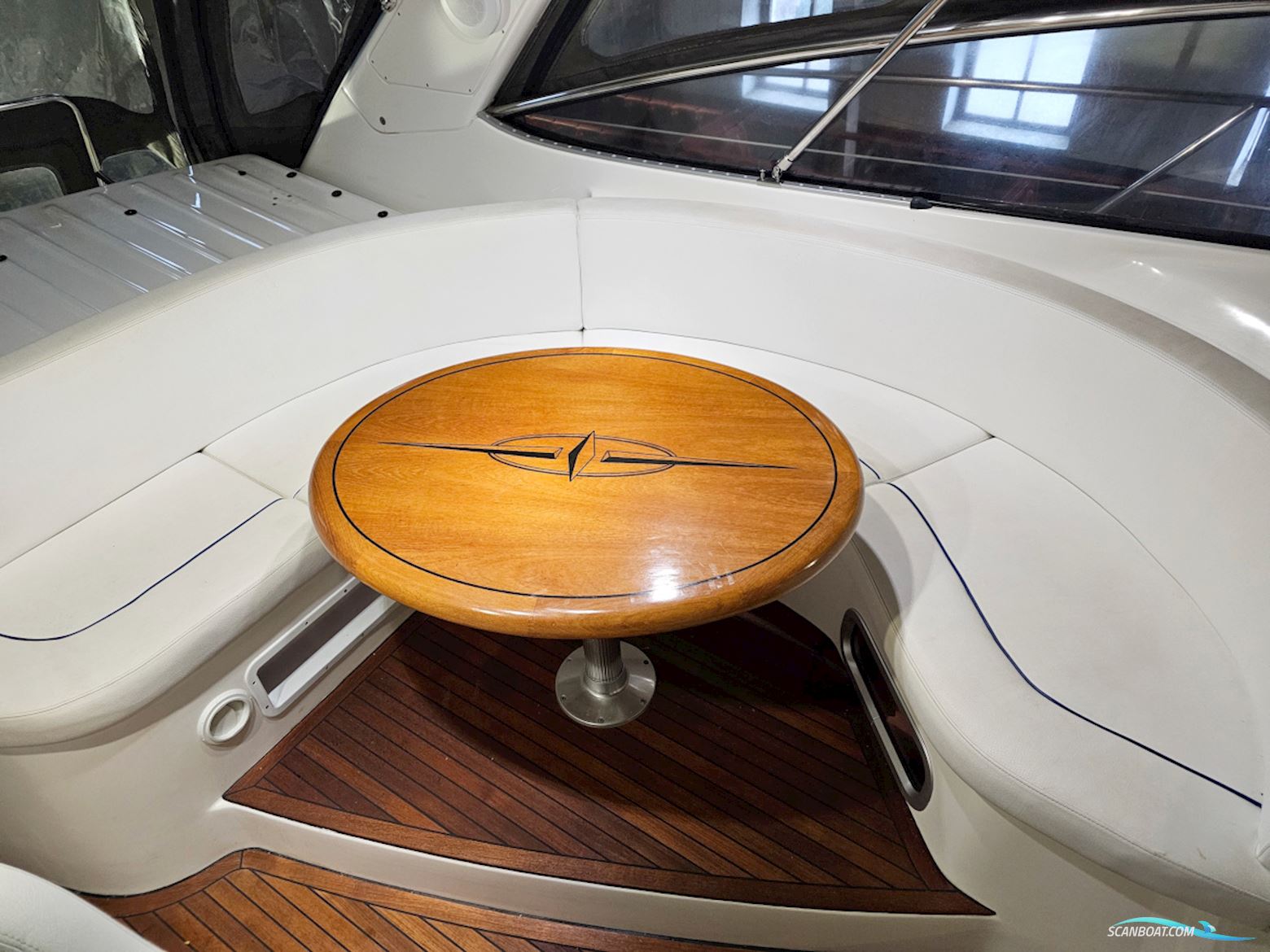 Bavaria 38 Sport Volvo Penta IPS-400 Joystick control