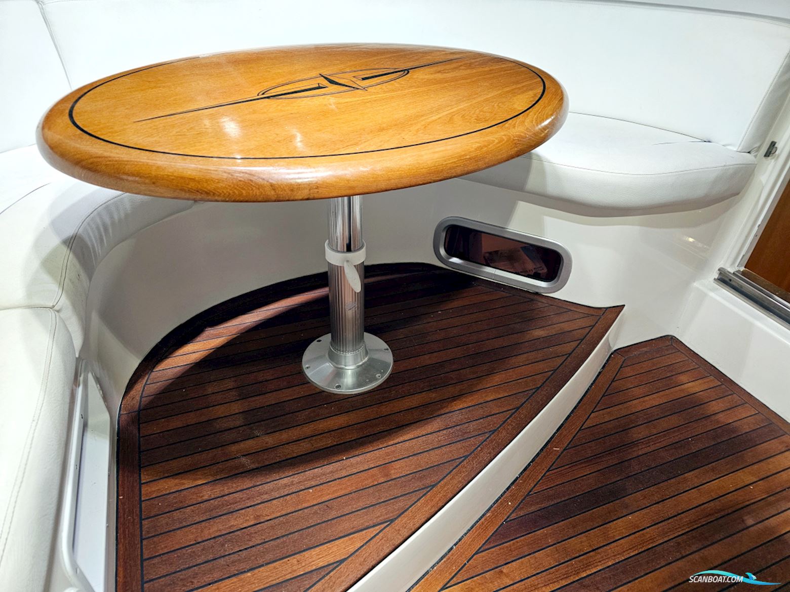 Bavaria 38 Sport Volvo Penta IPS-400 Joystick control