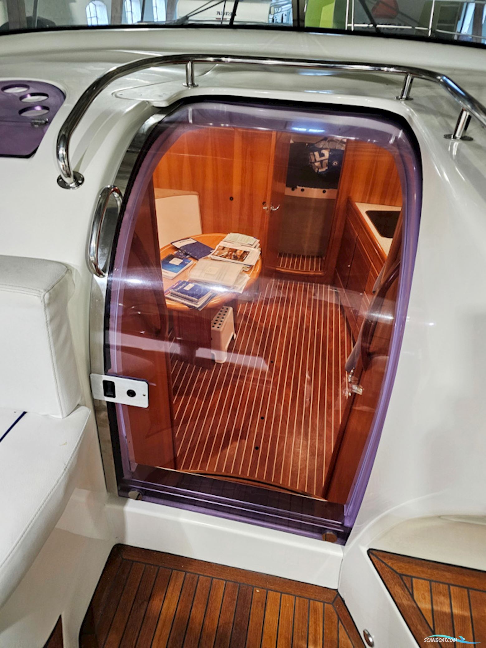 Bavaria 38 Sport Volvo Penta IPS-400 Joystick control