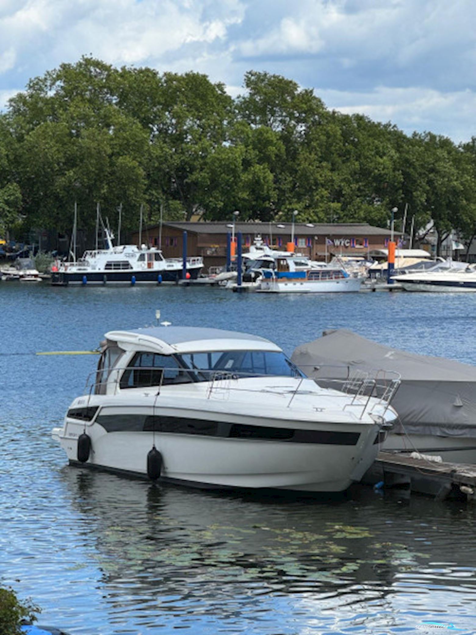 Bavaria 400 Sport HT Motorboot 2015, mit Volvo Penta D4-300 Evc motor, Deutschland